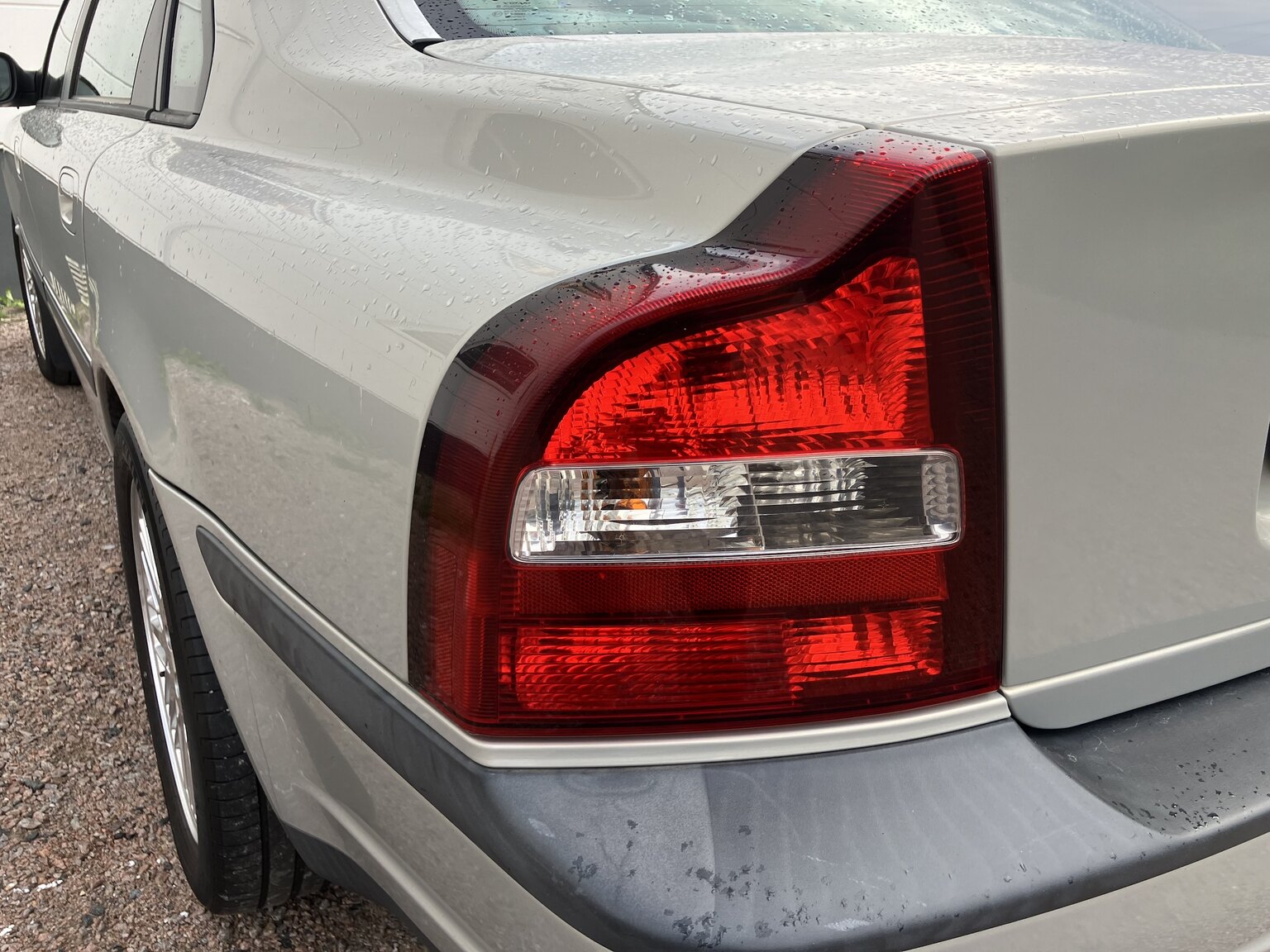 Exterior image of 1999 Volvo S80