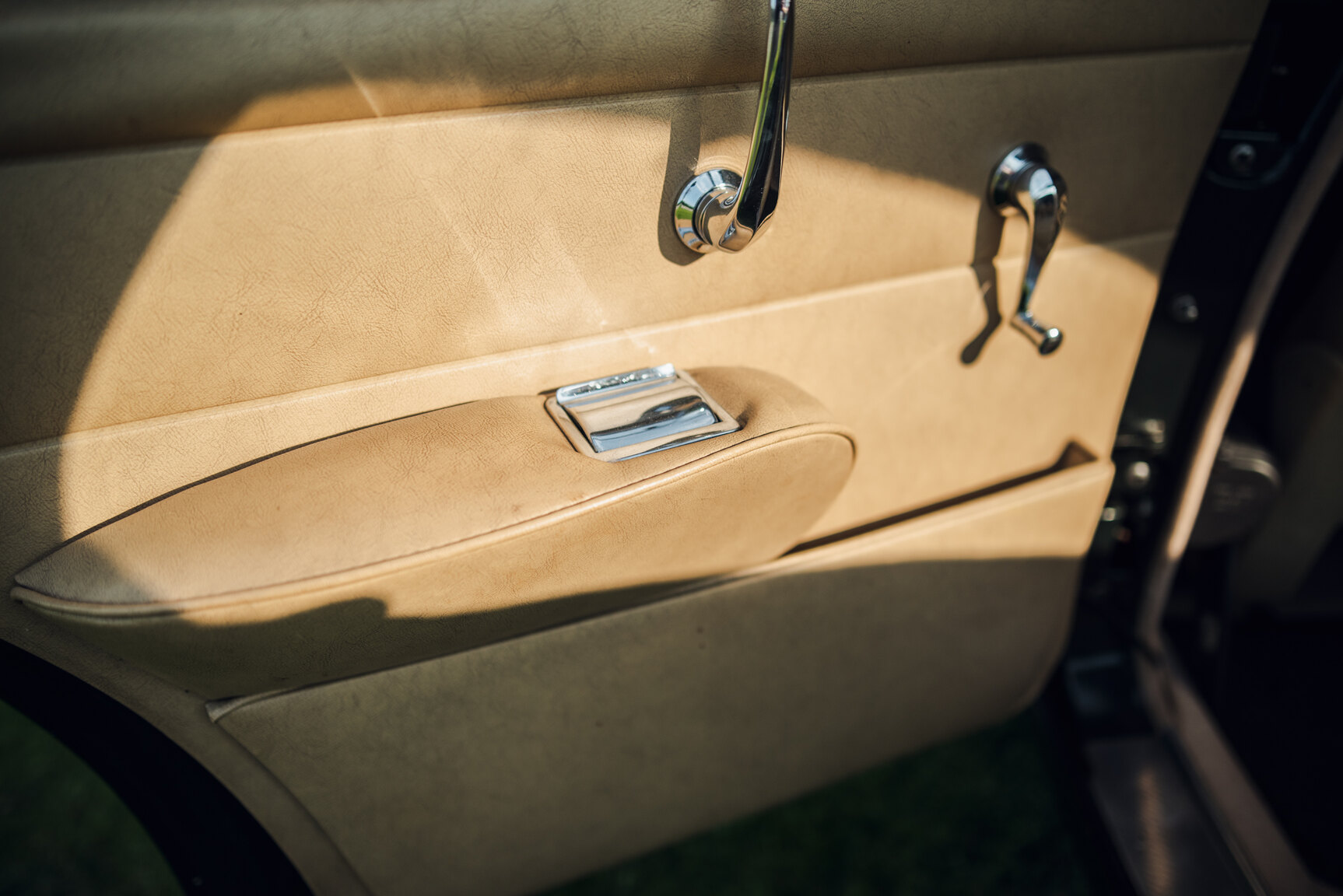 Interior image of 1965 Daimler 250 V8