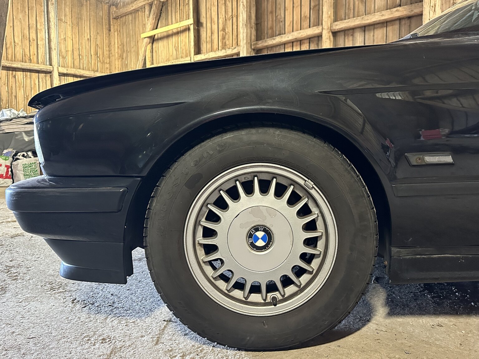 Exteriörbild på 1988 BMW 535i