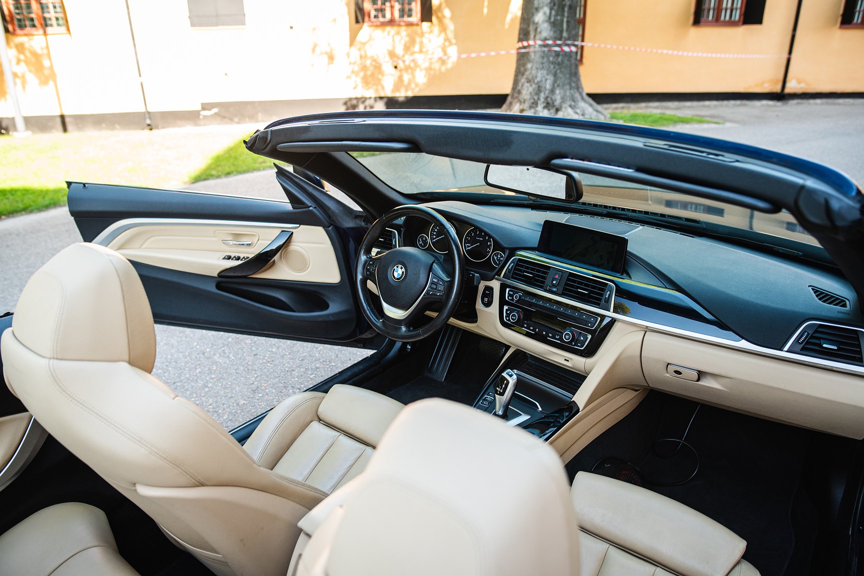 Interior image of 2018 BMW 430i xDrive Convertible