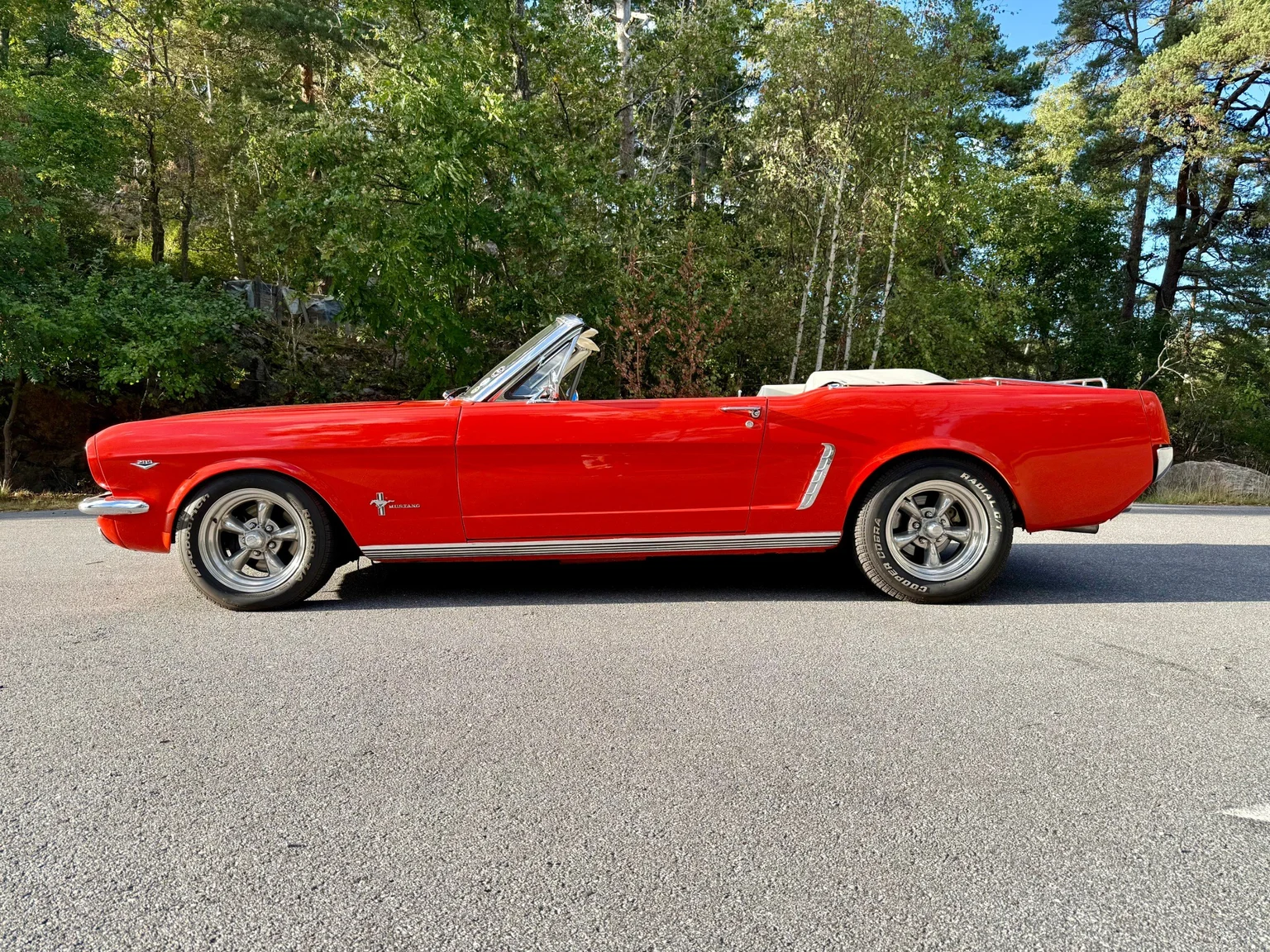 Exterior image of 1965 Ford Mustang Cabriolet (5)