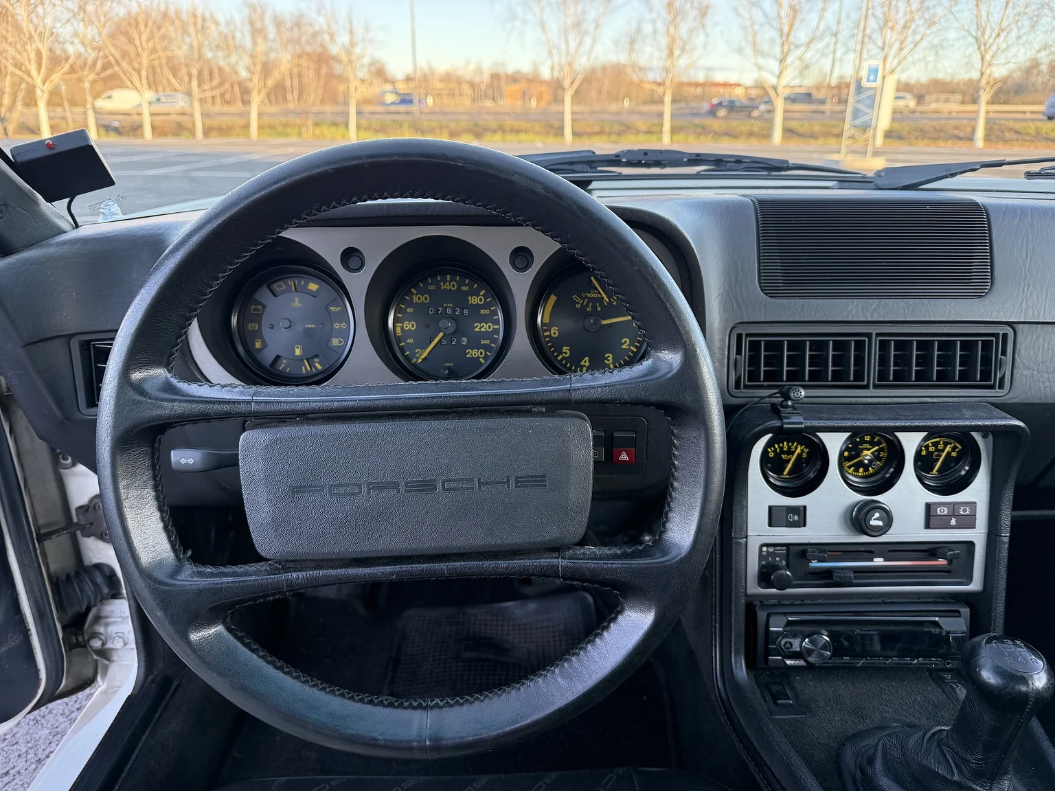 Interior image of 1984 PORSCHE 944 Targa (27)