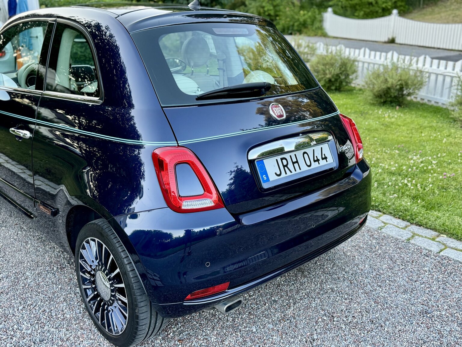 Exterior image of 2017 Fiat 500 Riva
