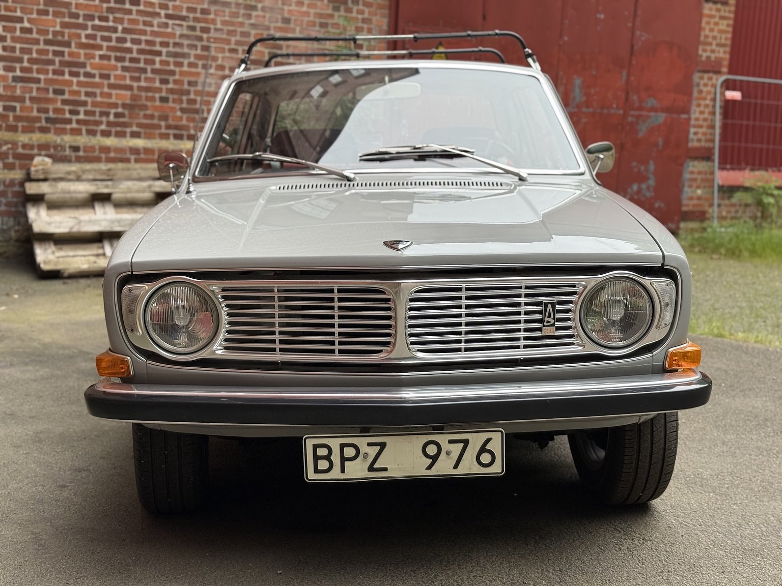 Exterior image of 1970 Volvo 142 Automatic