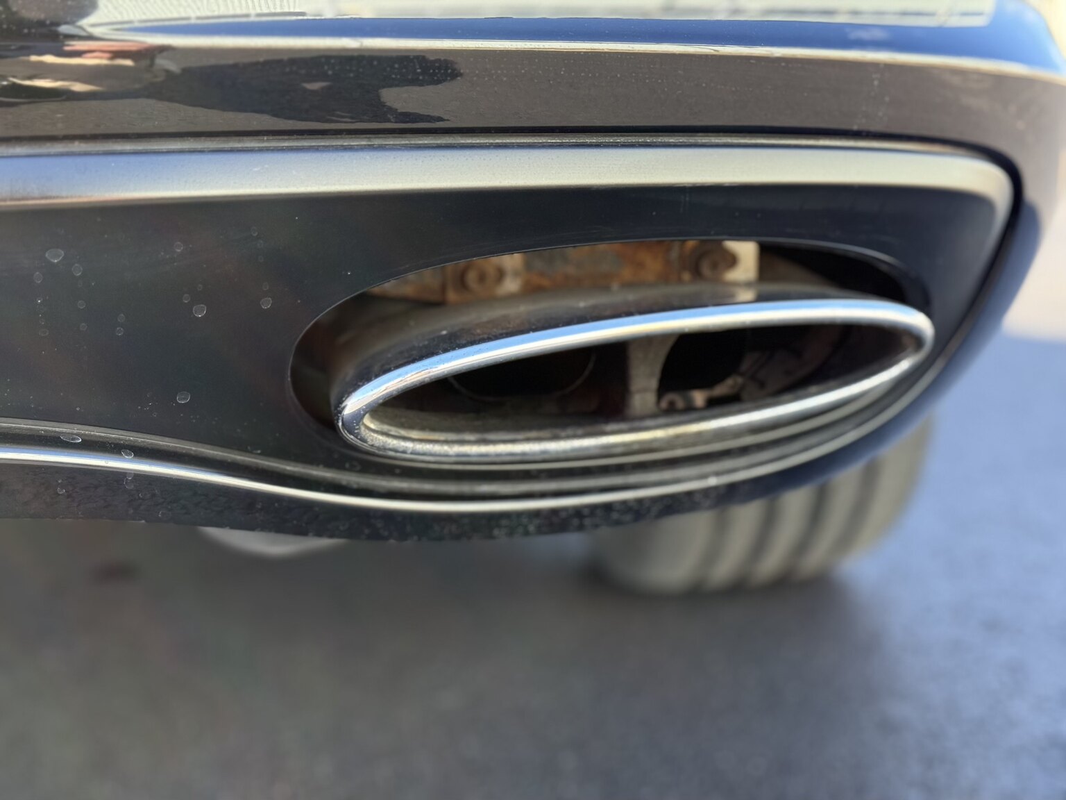 Exteriörbild på 2011 Bentley Continental Supersports