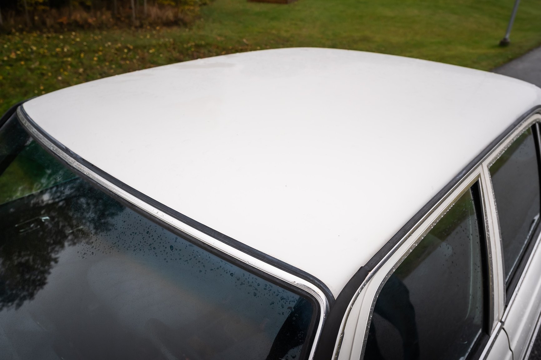 Exterior image of 1985 Mercedes-Benz 200 Automatic
