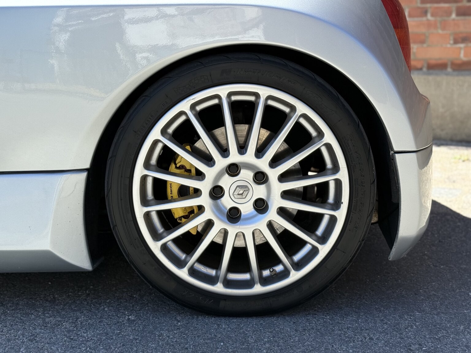 Exterior image of 2002 Renault Clio Sport V6