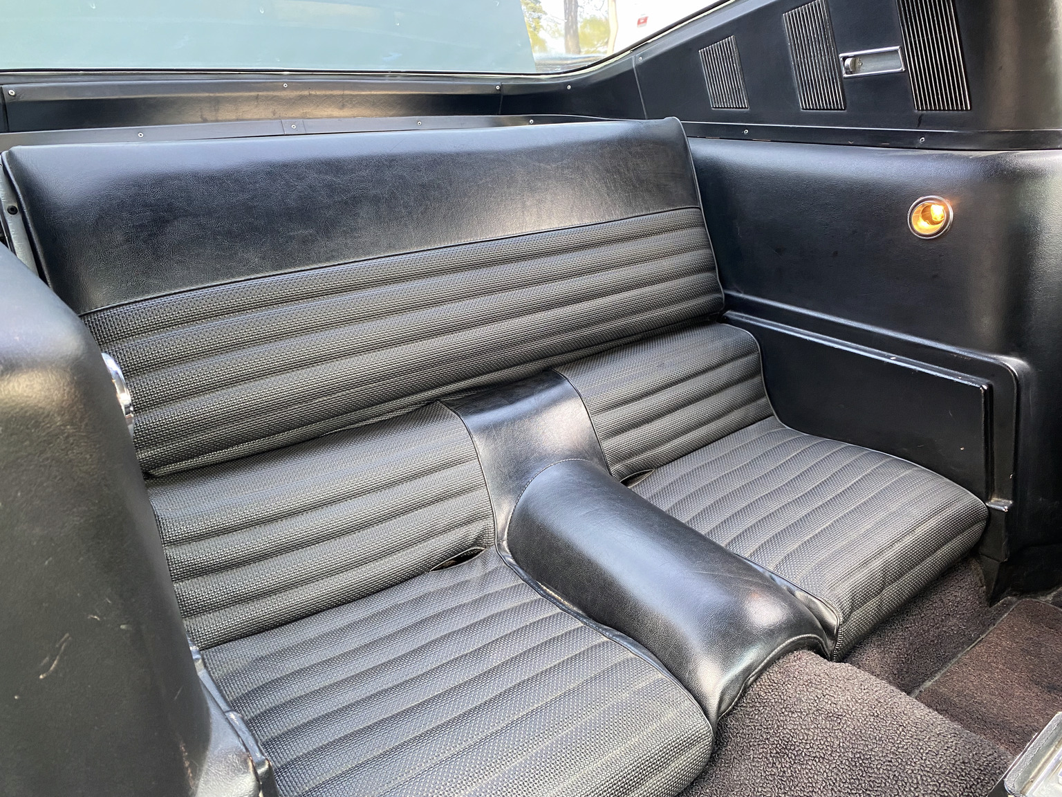 Interior image of 1966 Ford Mustang Fastback GT-clone (39)