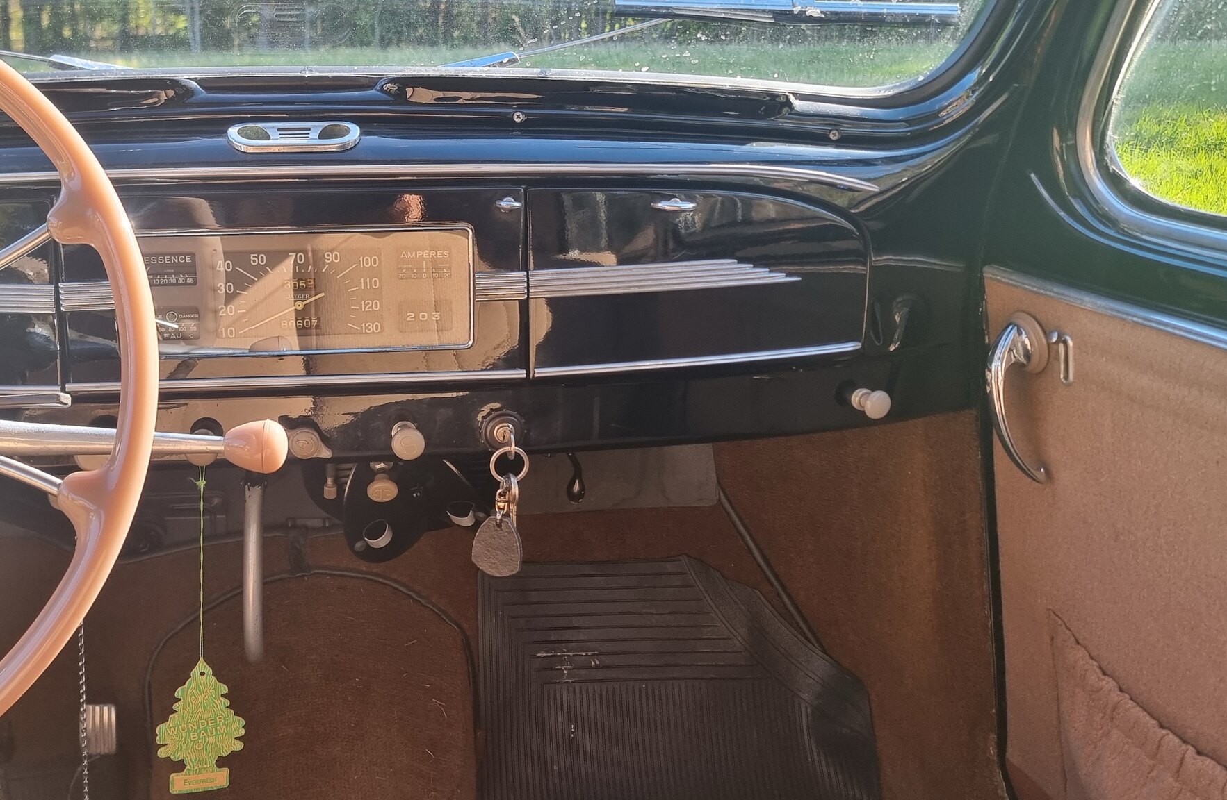 Interior image of 1951 Peugeot 203 De Luxe