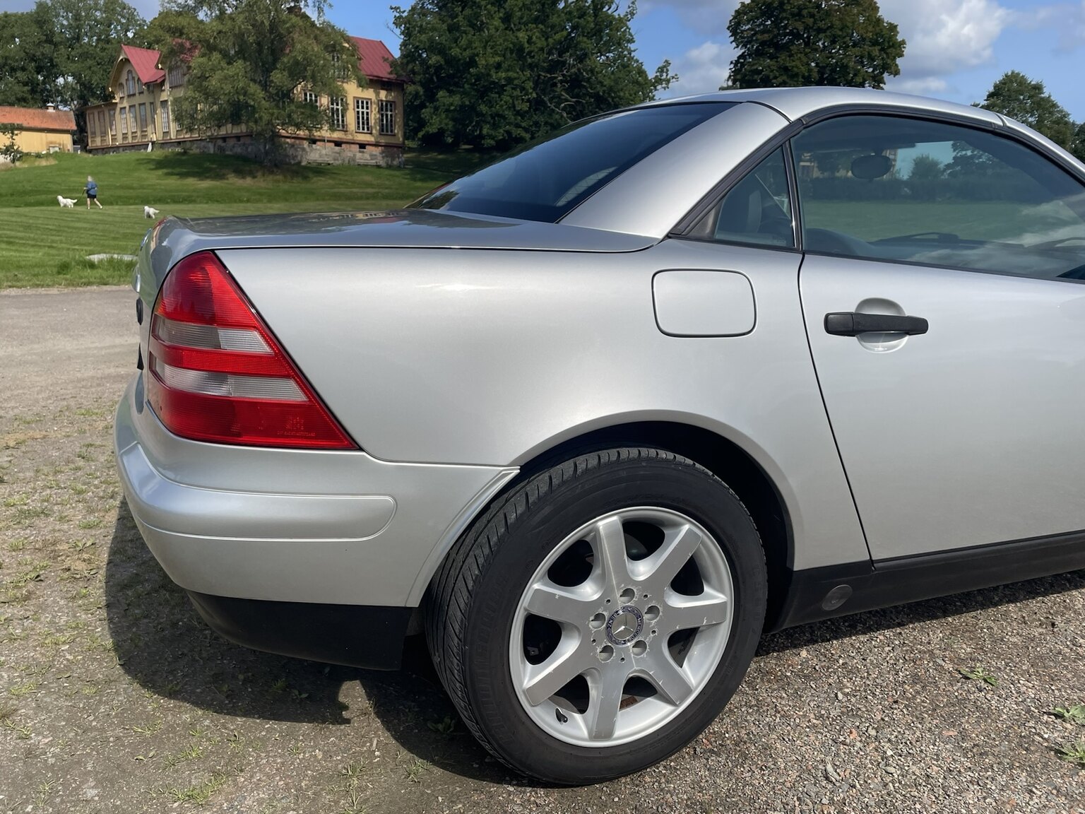 Exterior image of 1998 1998 MERCEDES BENZ SLK 230 