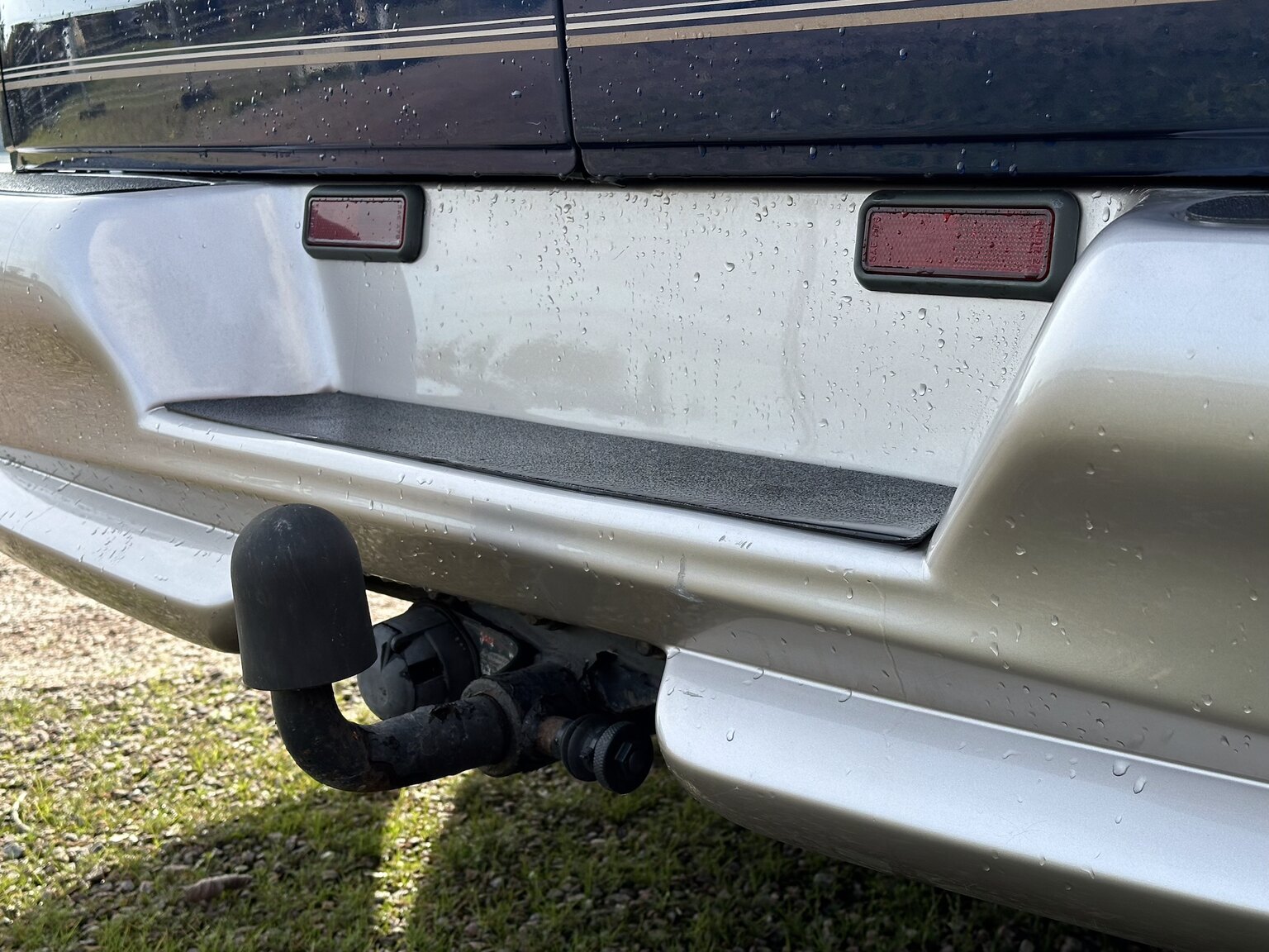 Exteriörbild på 2000 GMC Savana G1500 Conversion Van