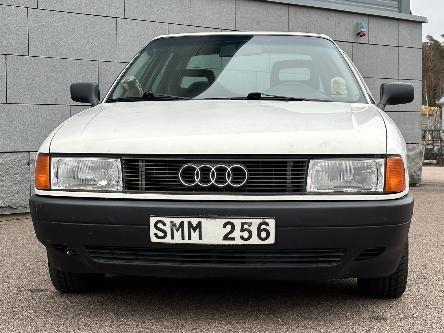 Exterior image of 1988 Audi 80 (4)