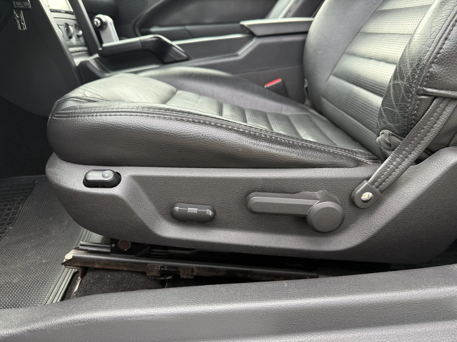 Innenraumfoto von 2006 Ford Mustang GT (10)