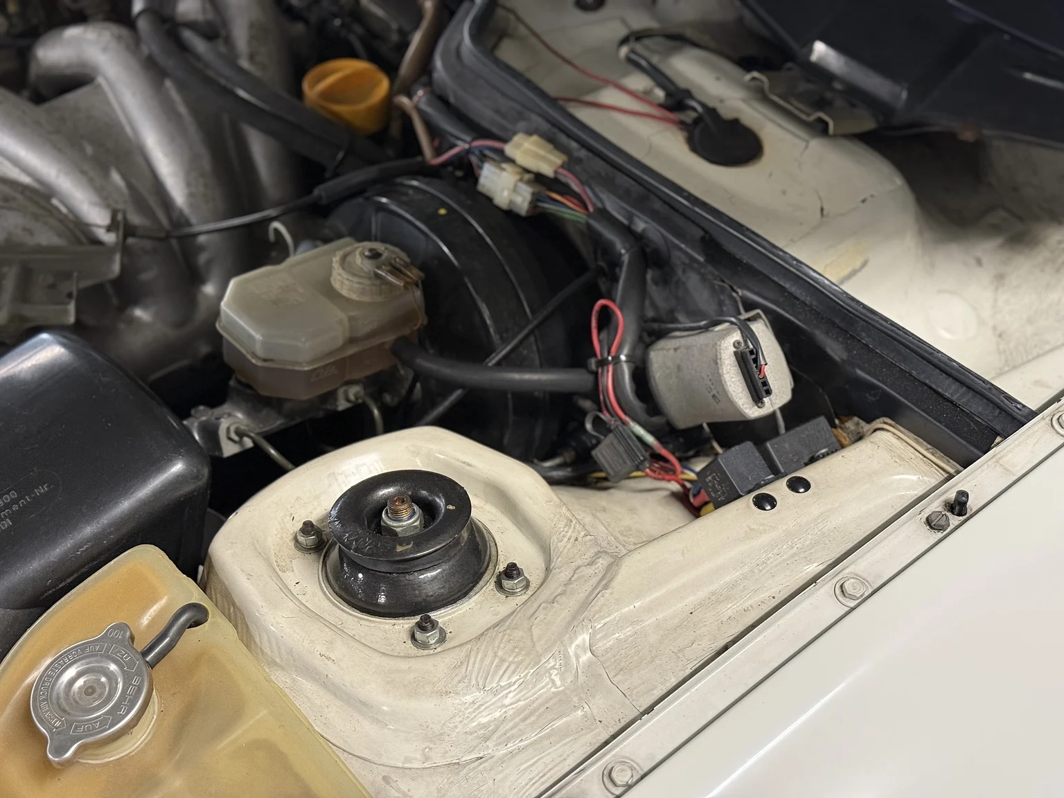 Image of 1984 PORSCHE 944 Targa (5) mechanics