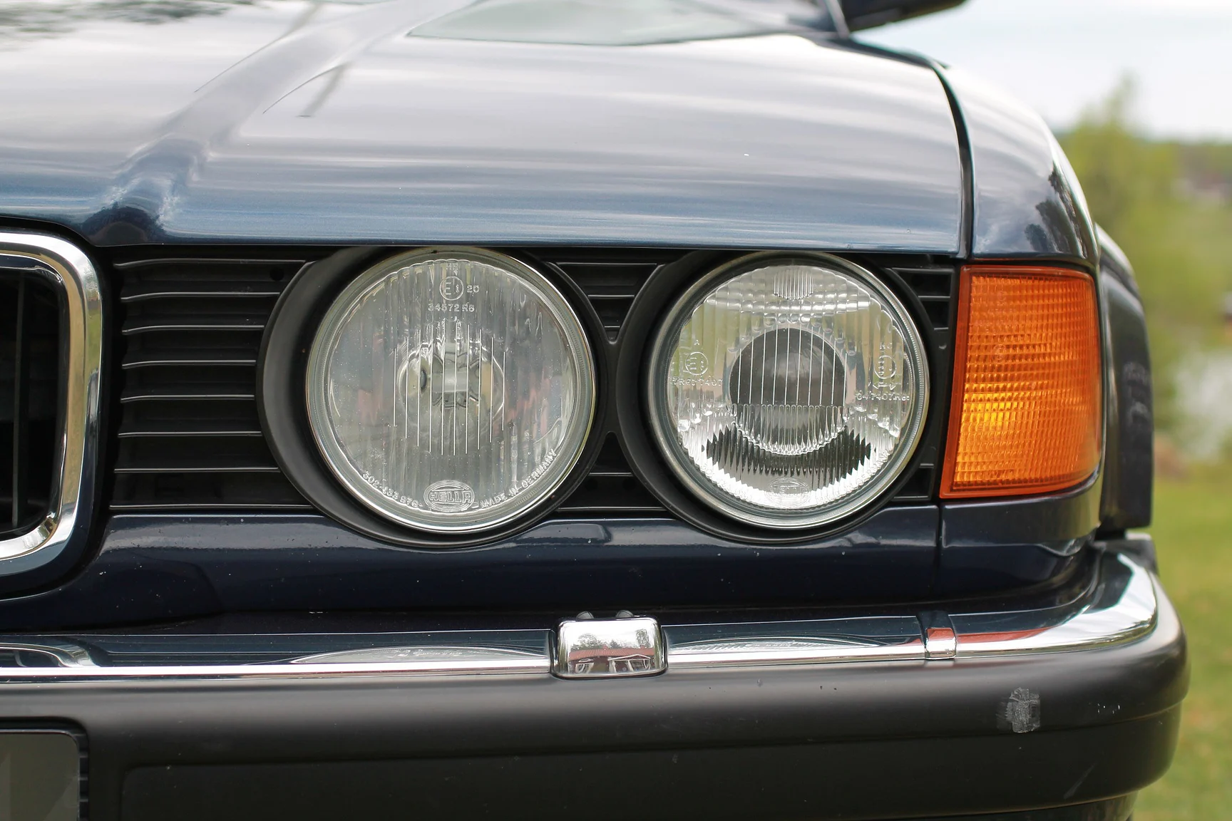 Exterior image of 1989 BMW 750iA (122)