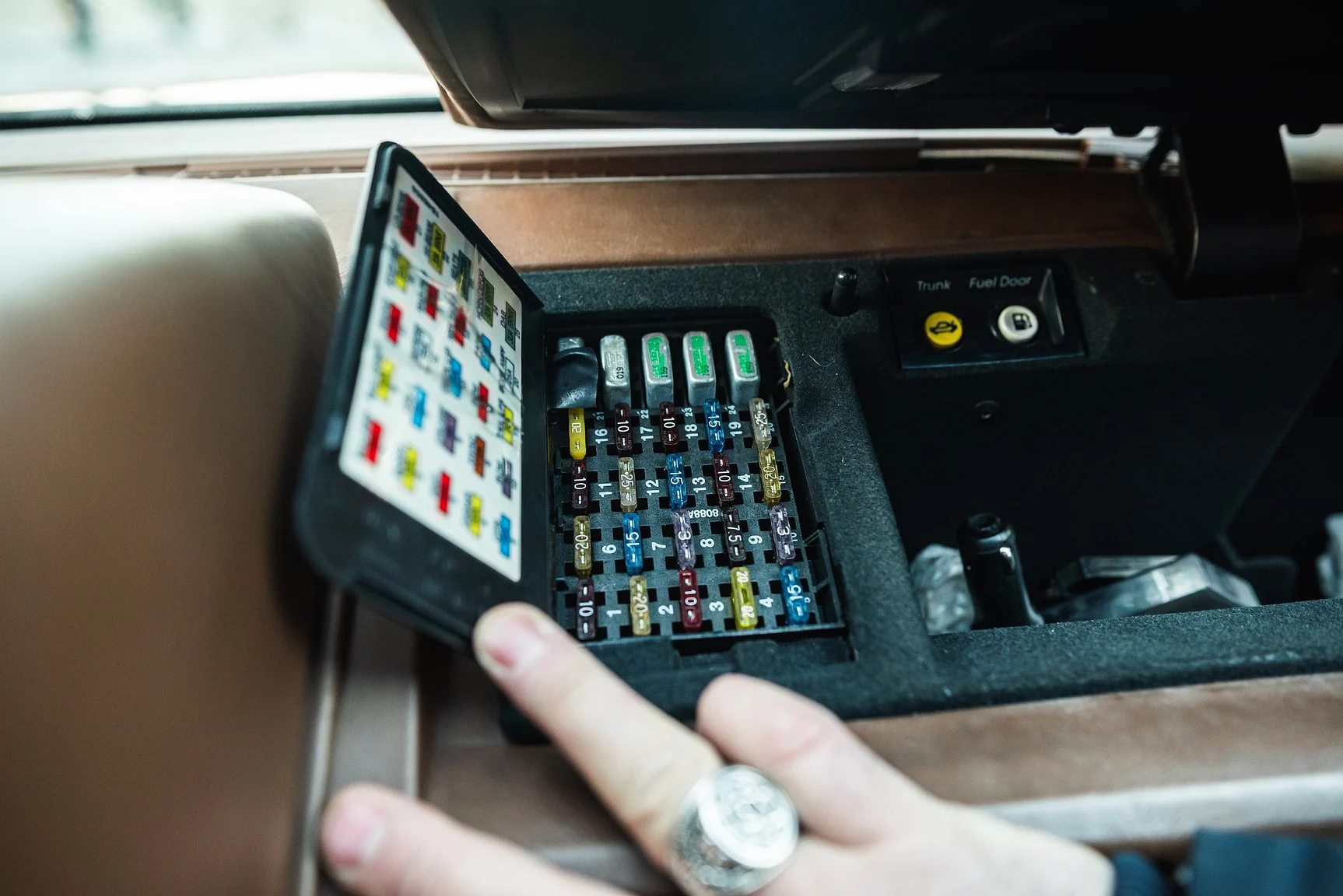 Interior image of 1989 Cadillac Seville (74)
