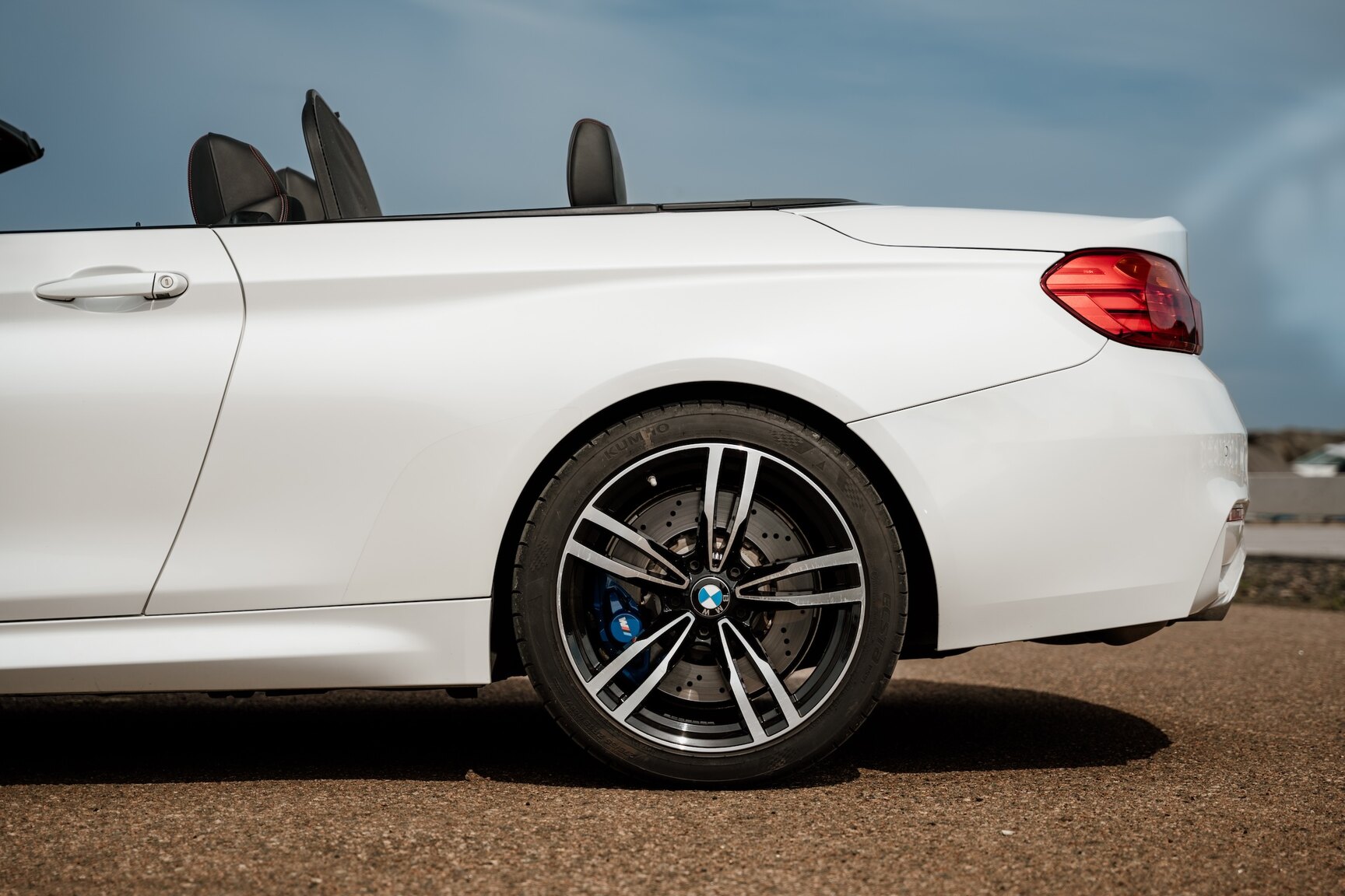Exteriörbild på 2015 BMW M4 Cabriolet