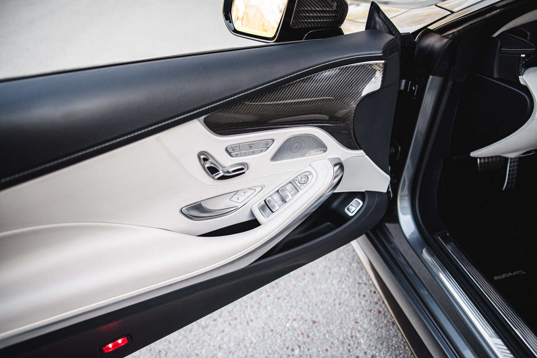 Innenraumfoto von 2016 Mercedes-Benz S63 AMG 4MATIC Coupé