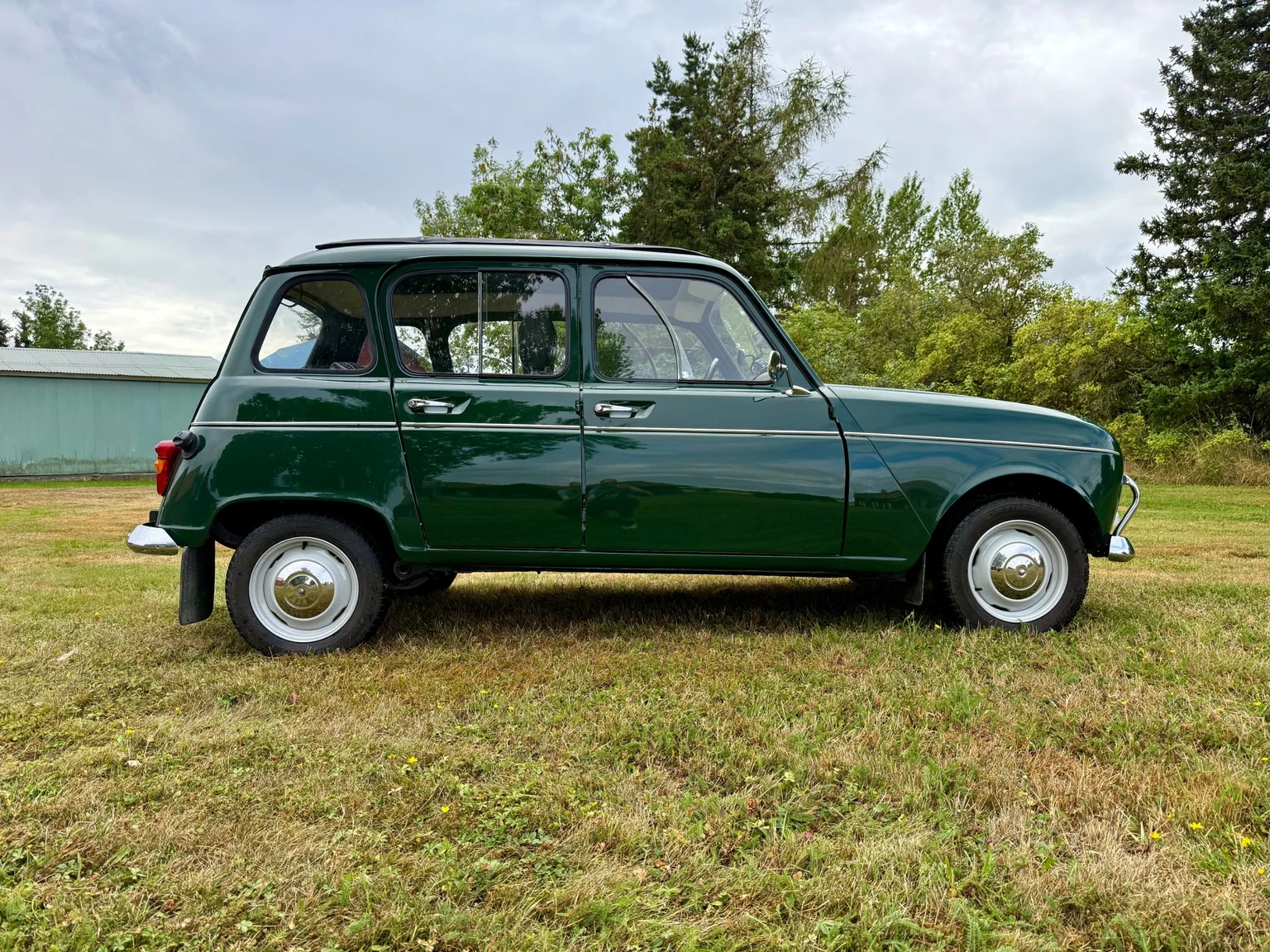 Exteriörbild på 1970 Renault 4 (2)