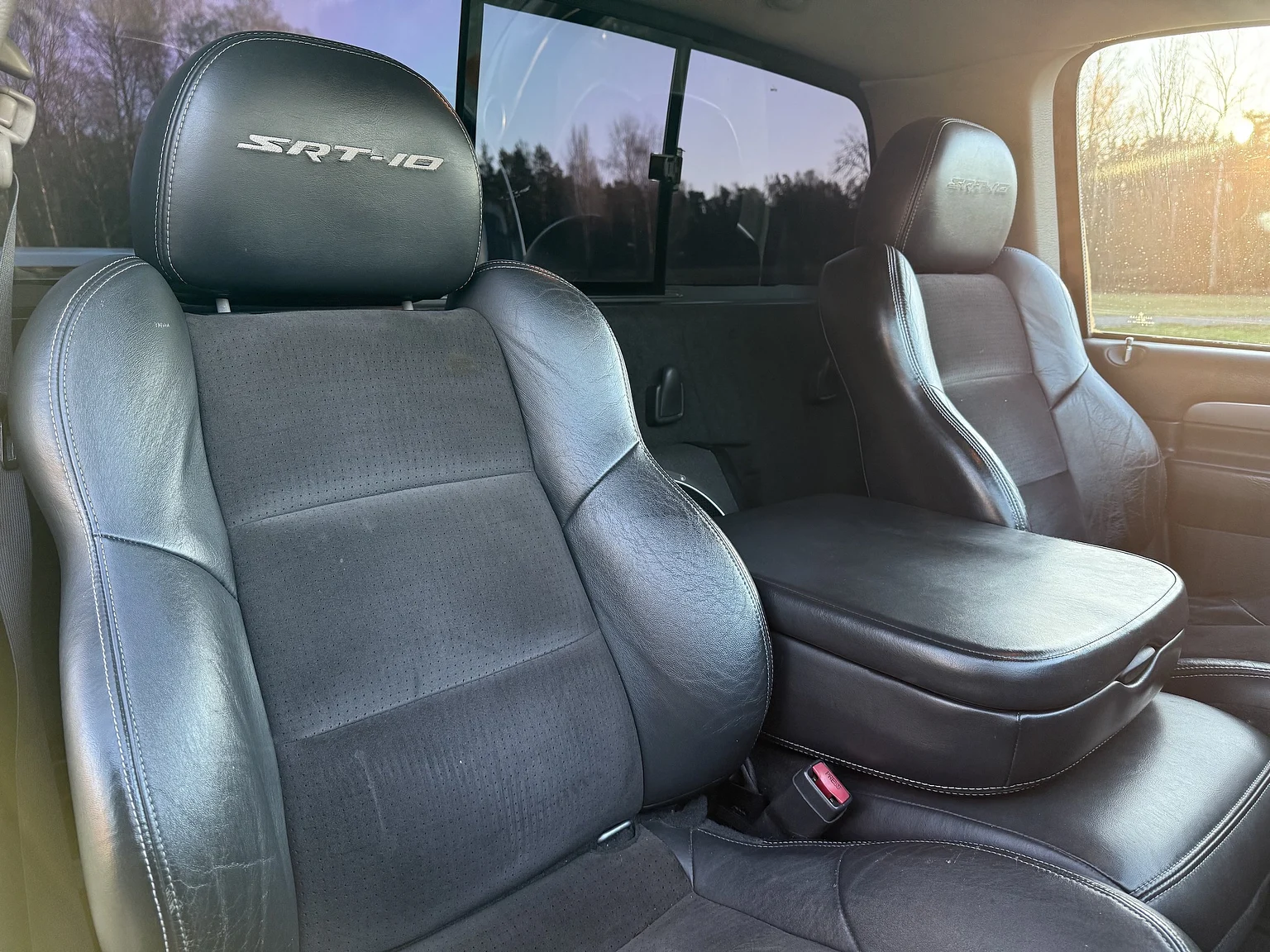 Interior image of 2004 Dodge Ram SRT-10 (29)