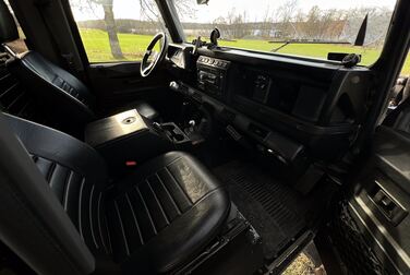 Interior image of 2002 Land Rover Defender 90 2.5 Td5