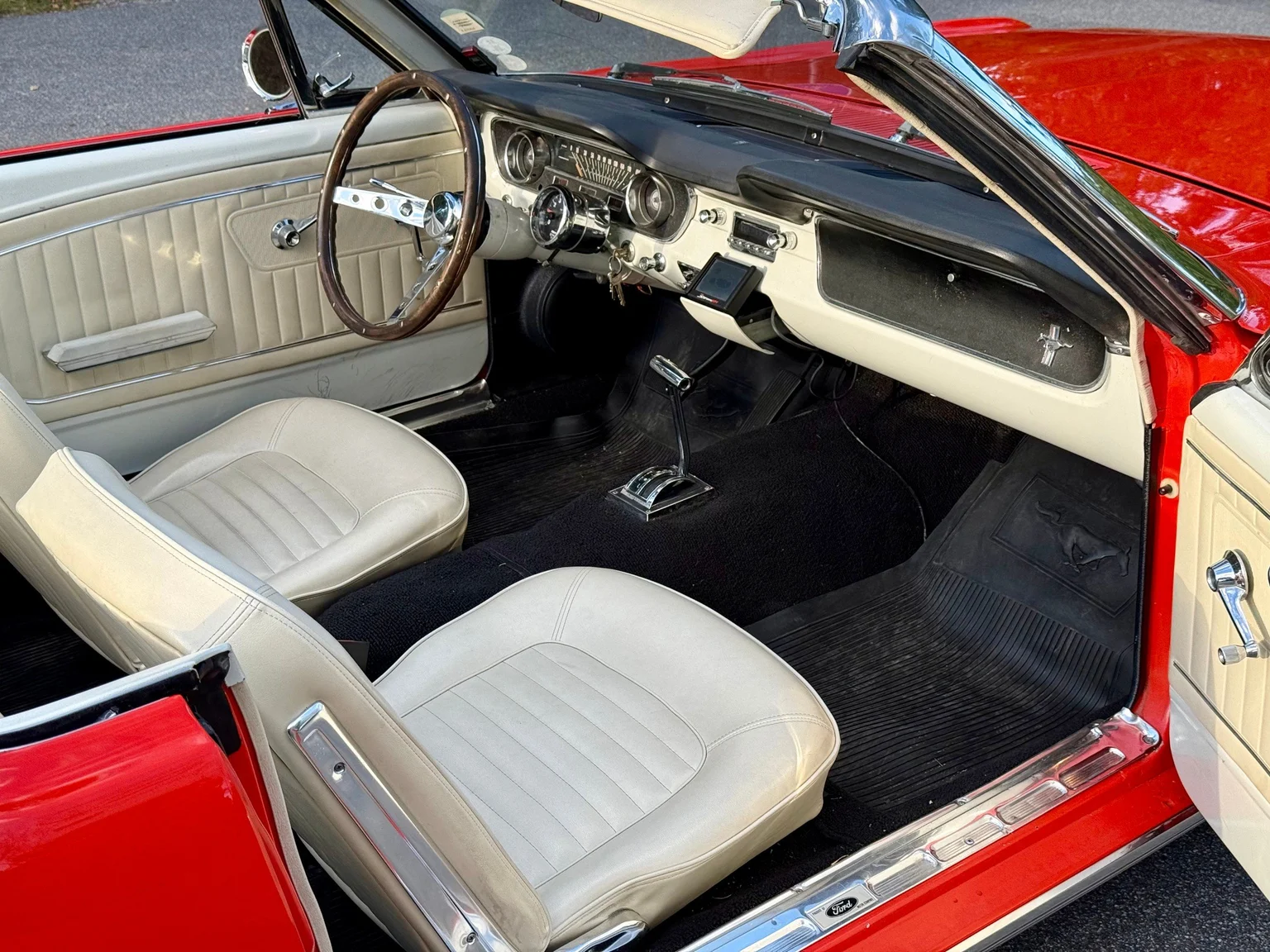 Interiörbild 1965 Ford Mustang Cabriolet (26)