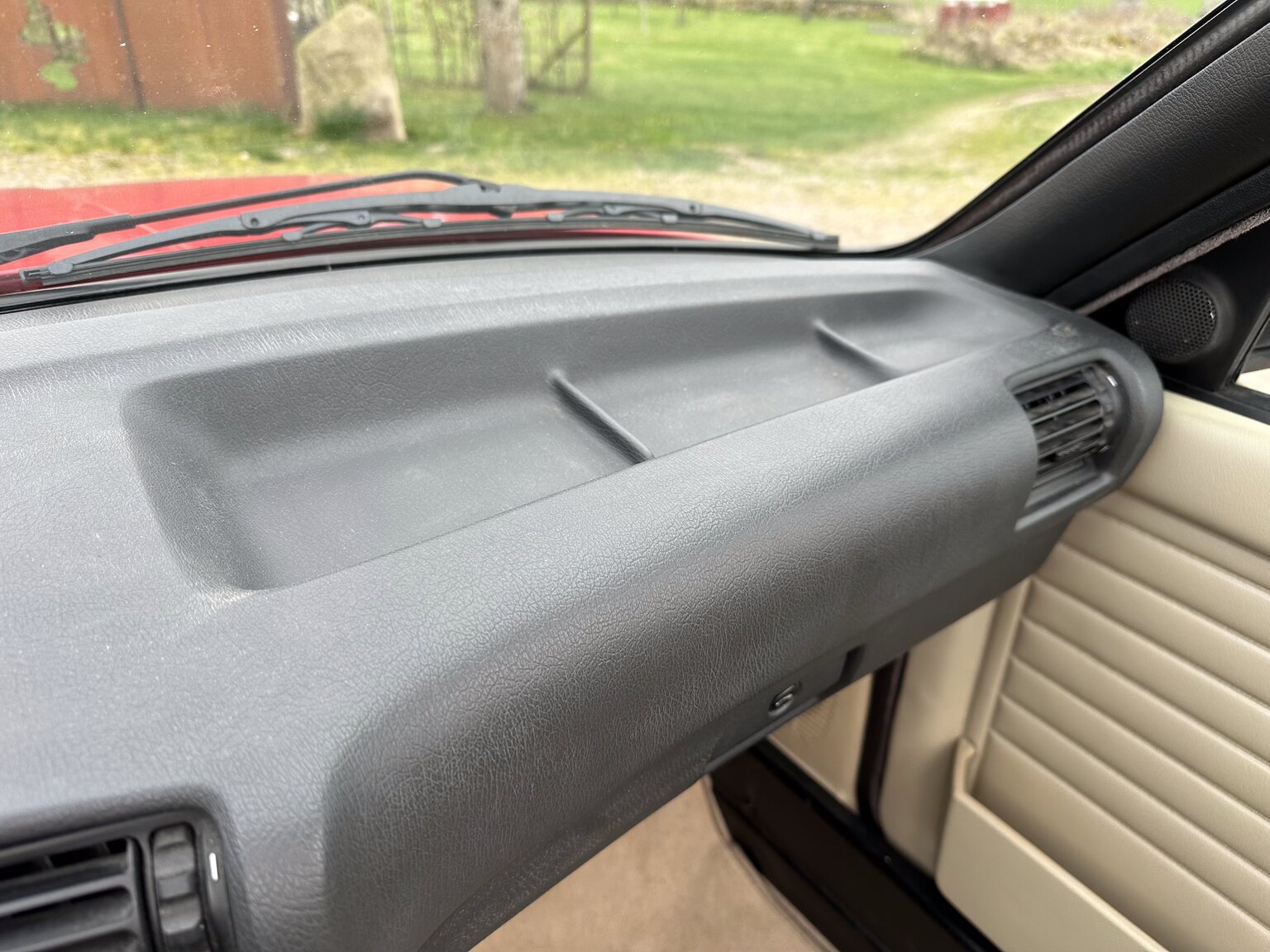 Interior image of 1987 BMW 325i Convertible (22)