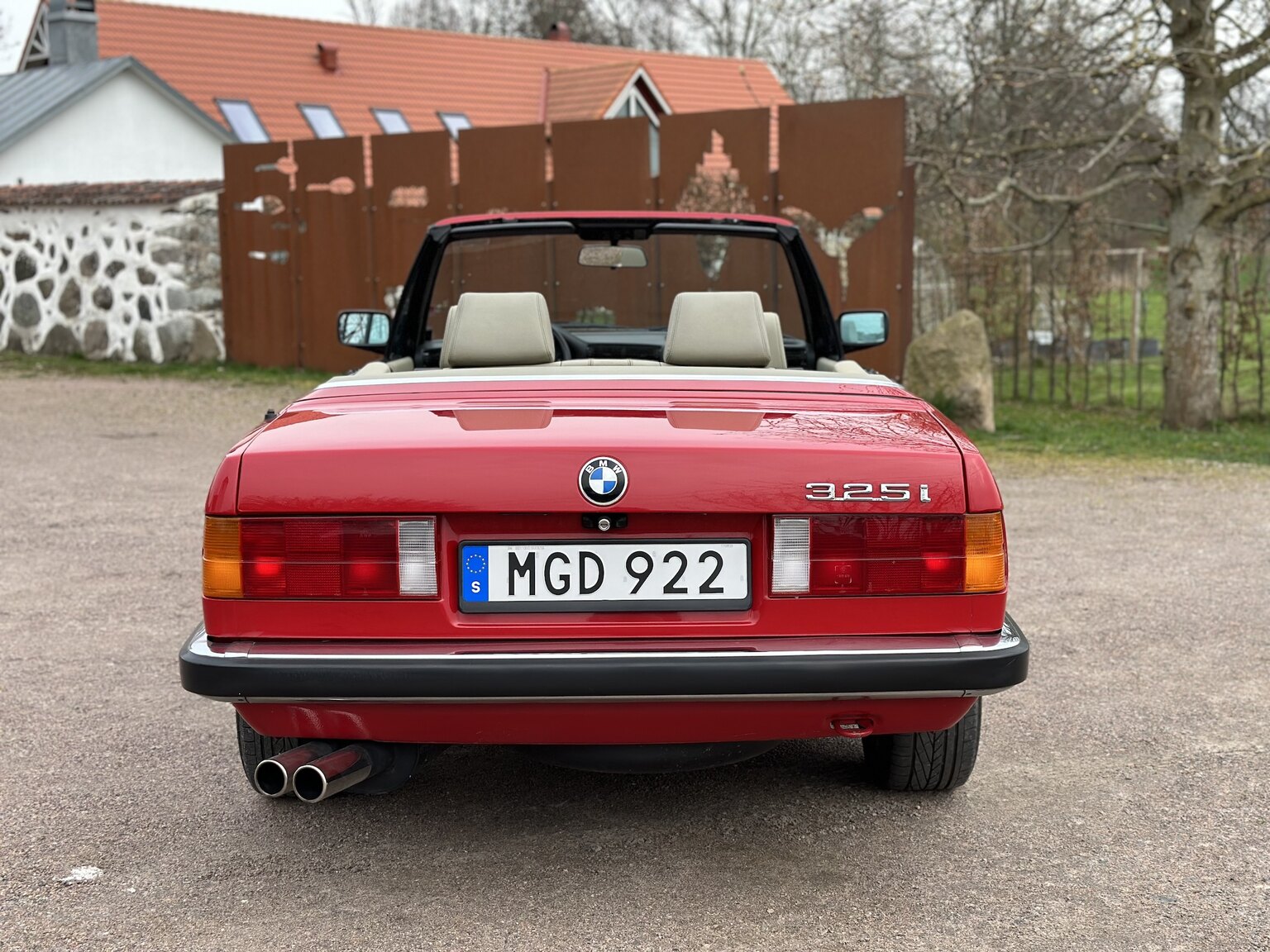 Exterior image of 1987 BMW 325i Convertible (18)