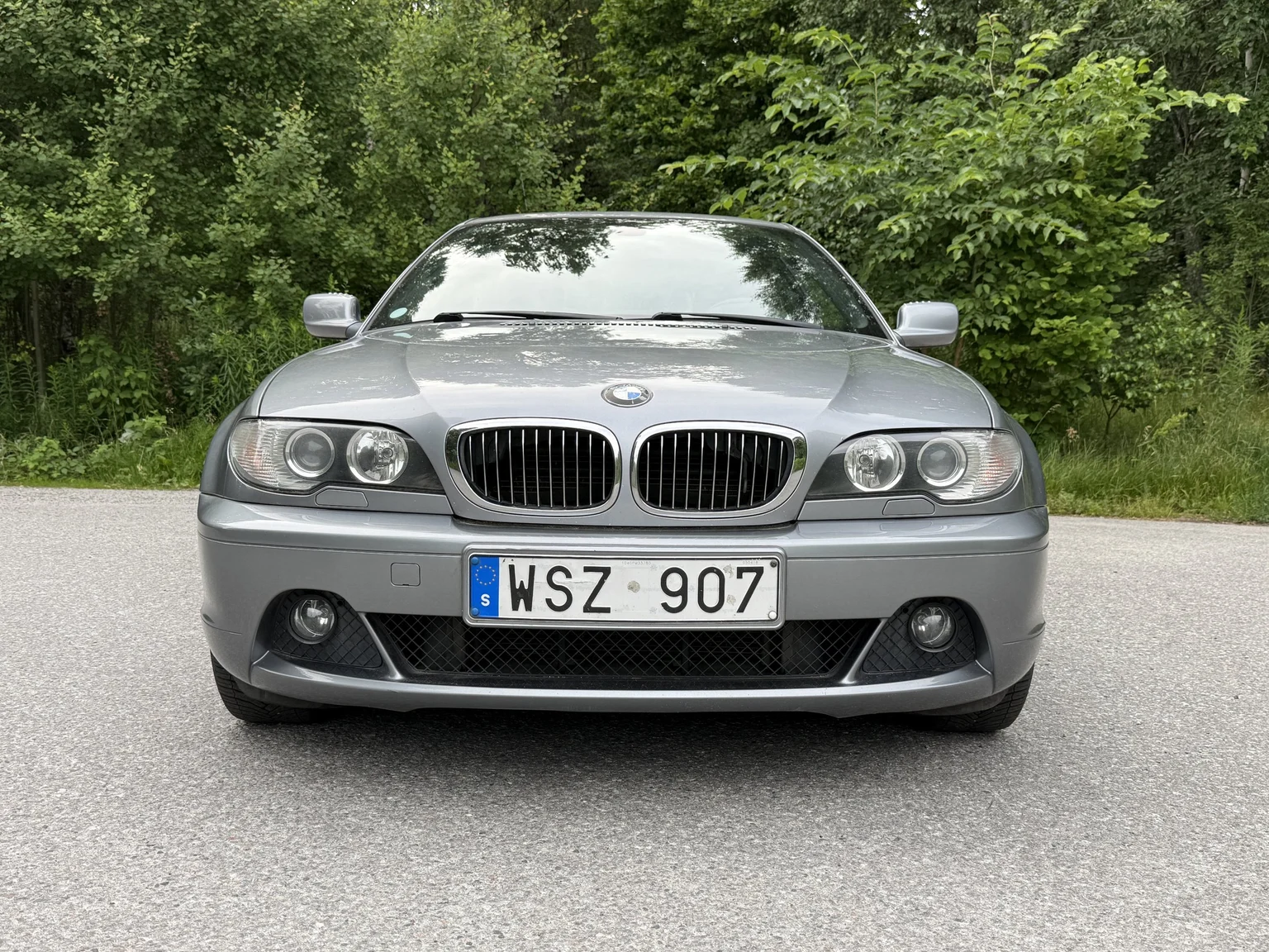 Exterior image of 2005 BMW 320Ci (2)