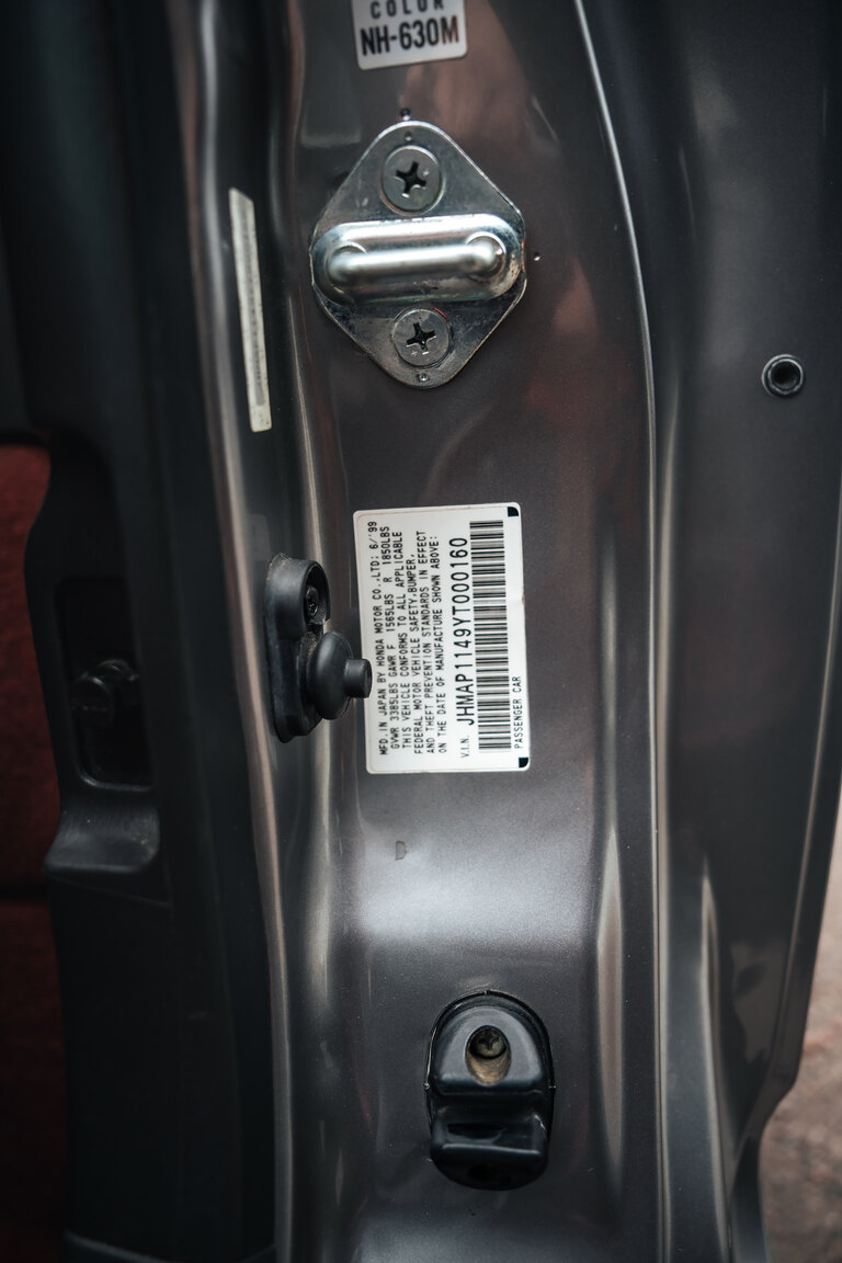 Interior image of 2000 Honda S2000 AP1