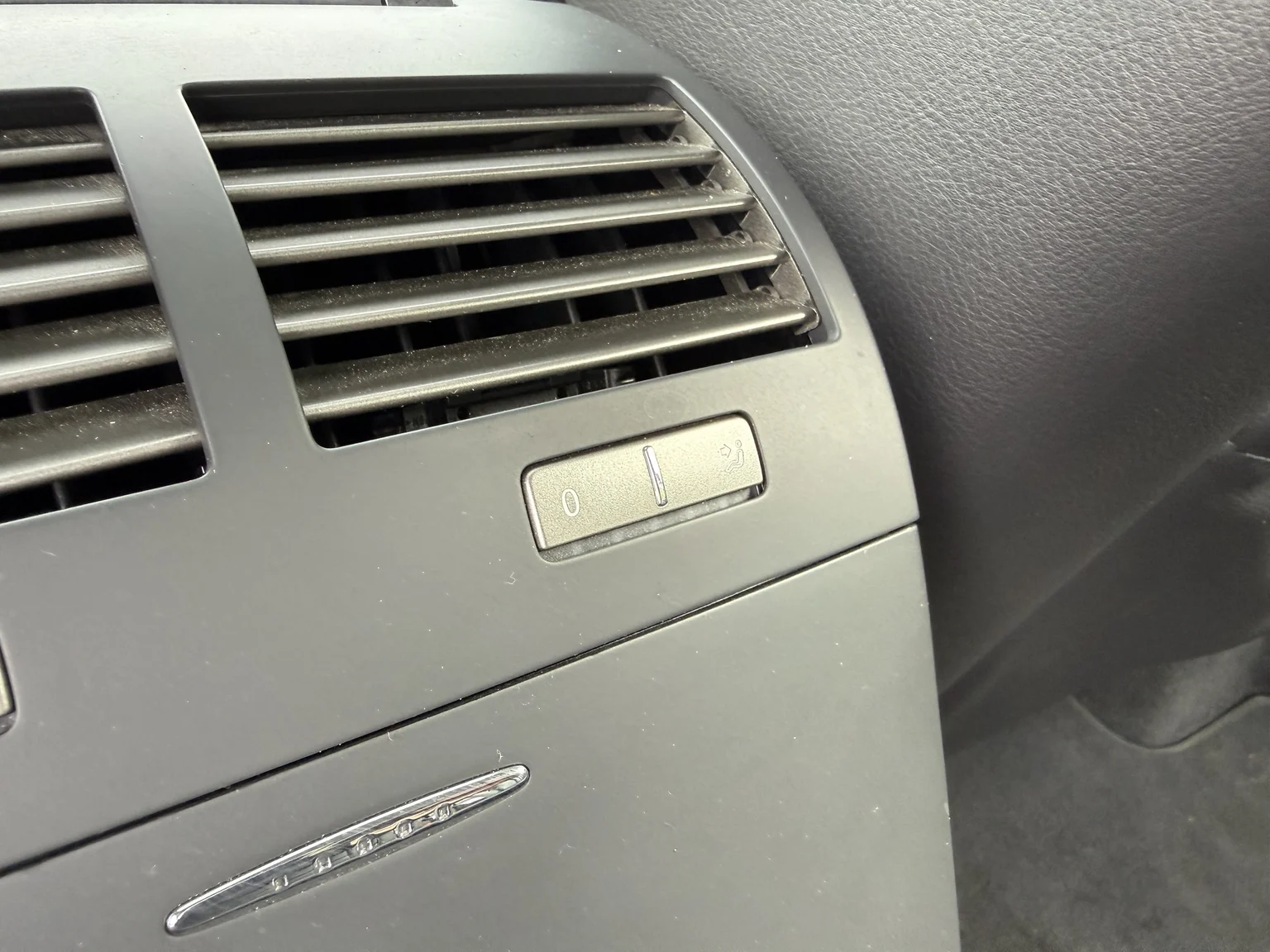 Interior image of 2013 Volkswagen Phaeton 3.0 TDI (61)