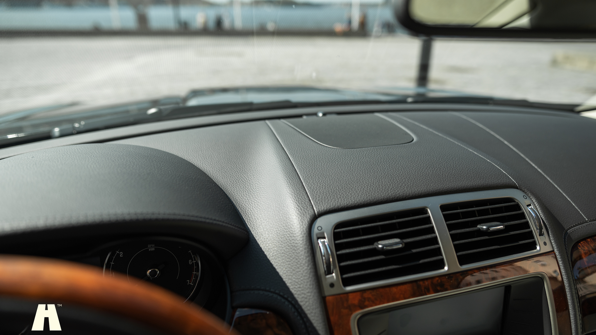 Innenraumfoto von 2008 Jaguar XKR (50)