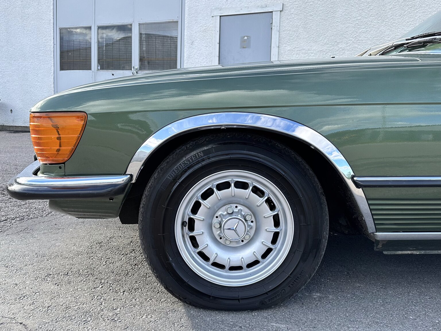 Exterior image of 1974 Mercedes Benz 450 SLC