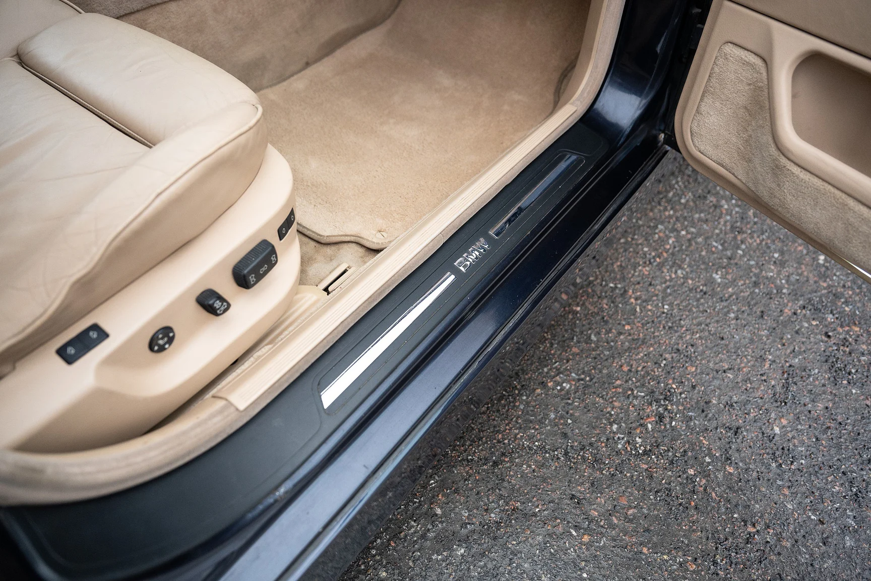 Interior image of 1996 BMW 740 iA - NO RESERVE (50)