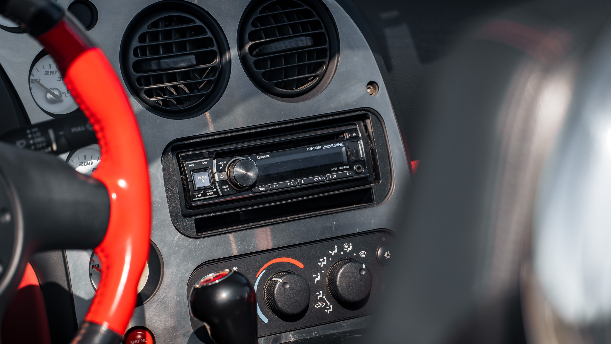 Innenraumfoto von 2004 Dodge Viper Mamba Edition
