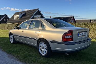 Exterior image of 1999 Volvo S80