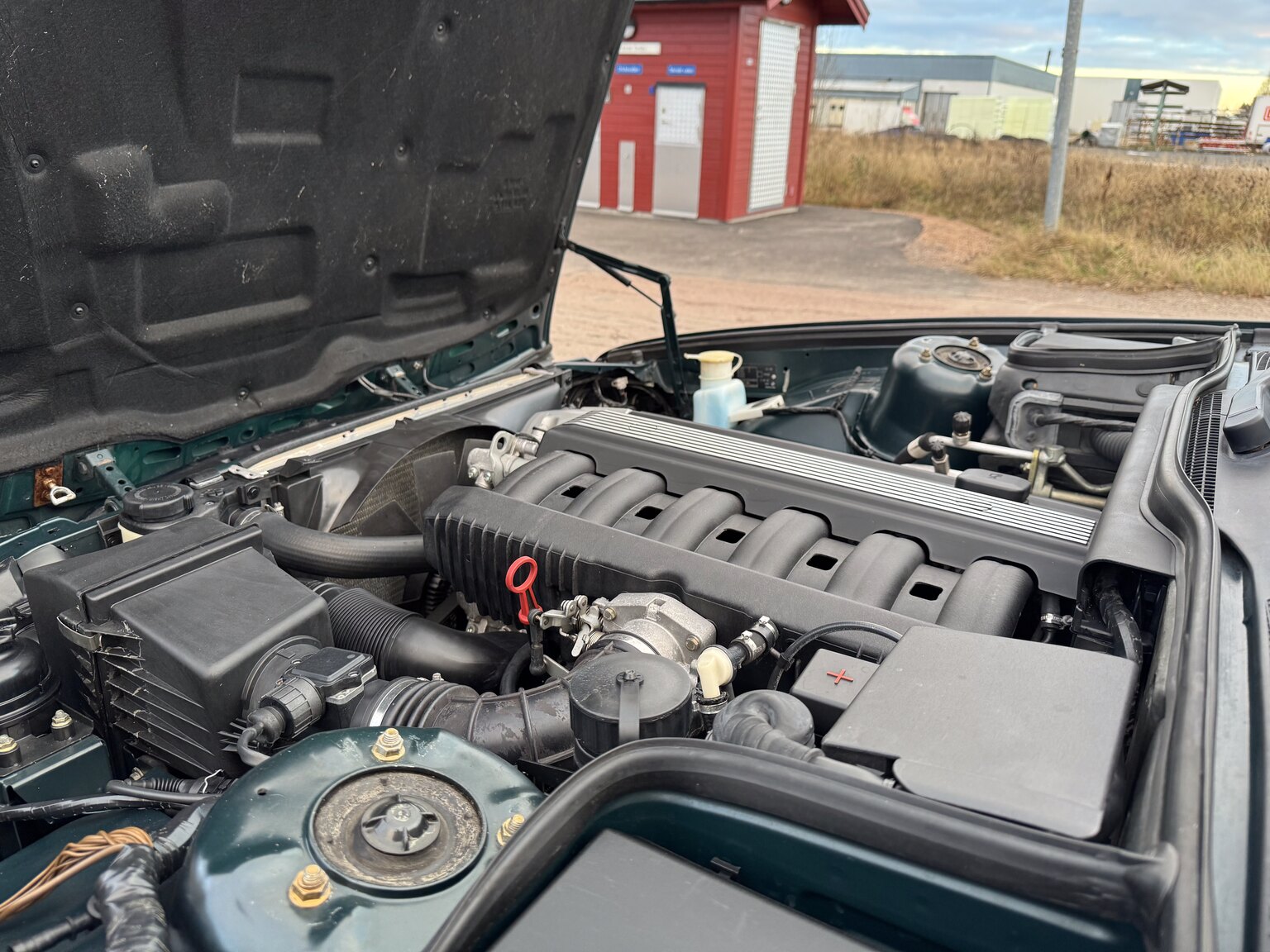 Image of 1996 BMW 520i Touring mechanics