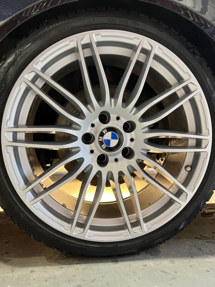 Exterior image of 2003 BMW 540i Touring