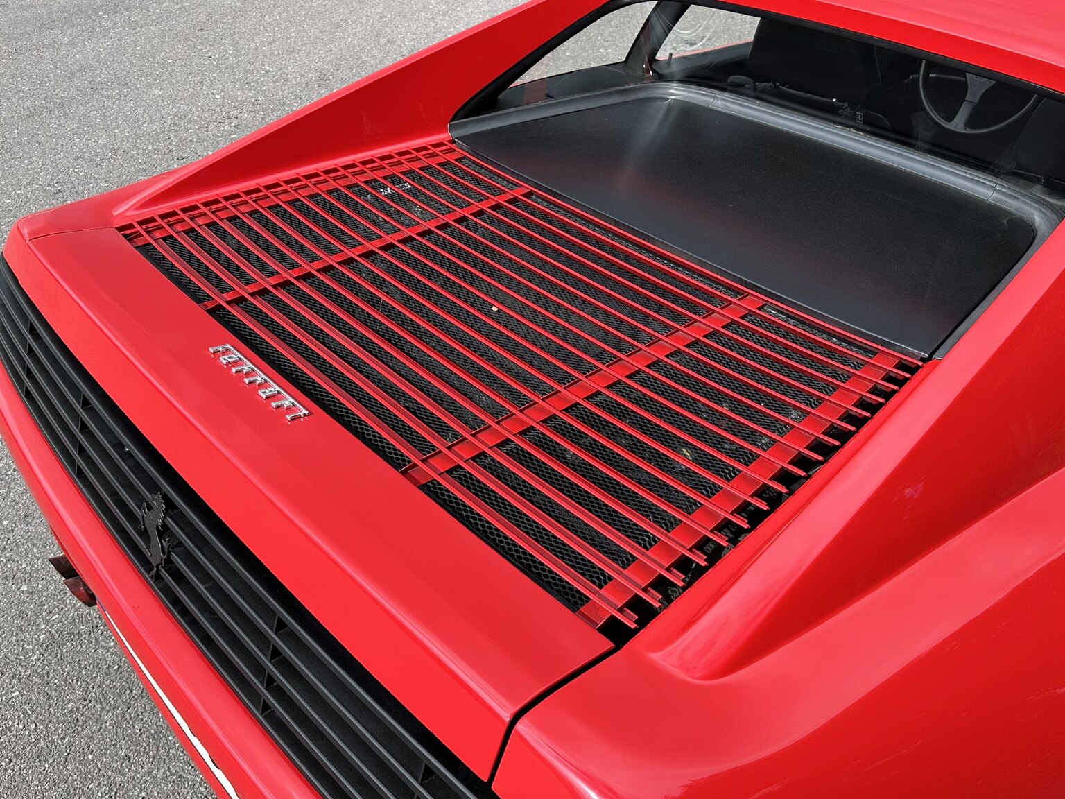 Exteriörbild på 1990 Ferrari 348 (33)