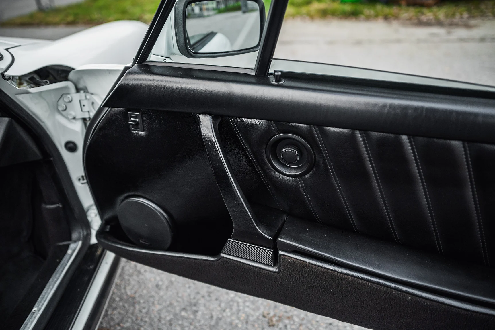 Interior image of 1983 Porsche 911 SC (6)