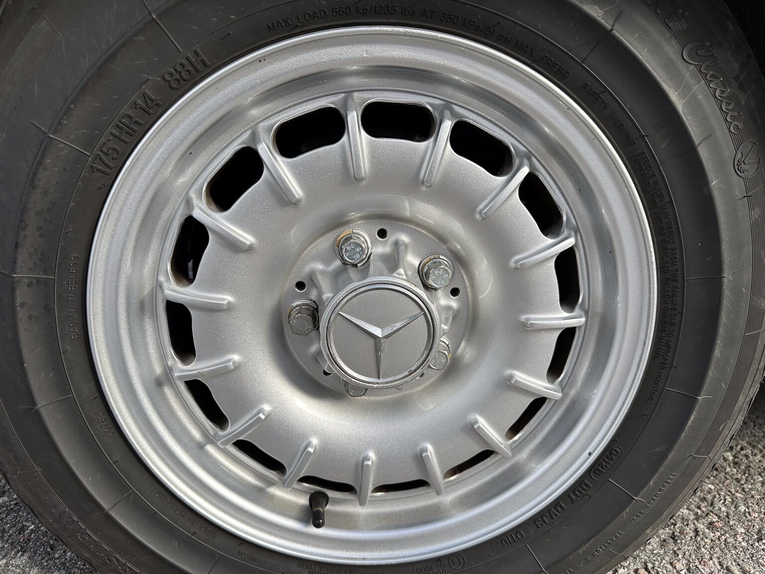 Exterior image of 1974 Mercedes Benz 450 SLC