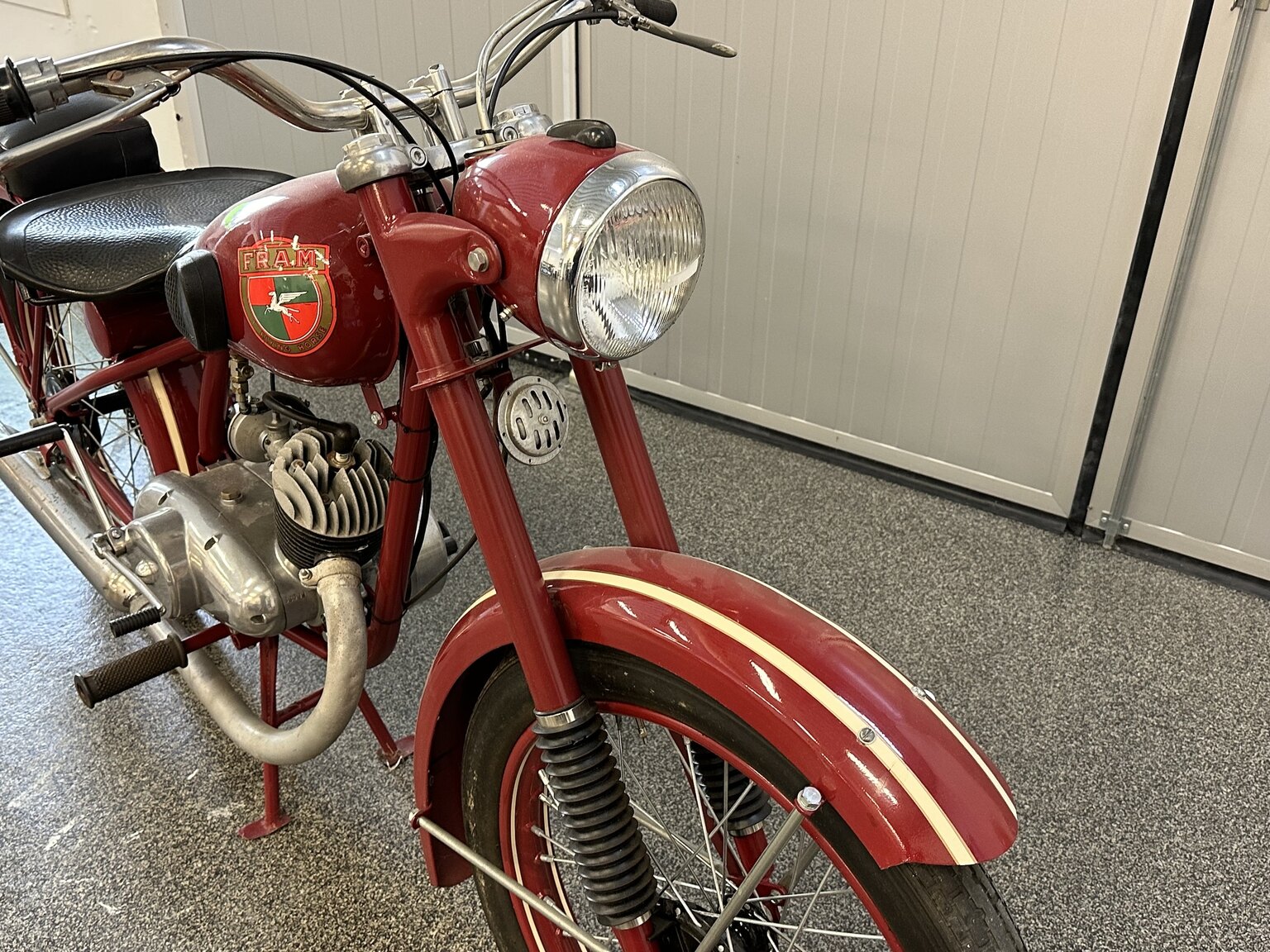 Aussenfoto 1952 Fram Flying Horse