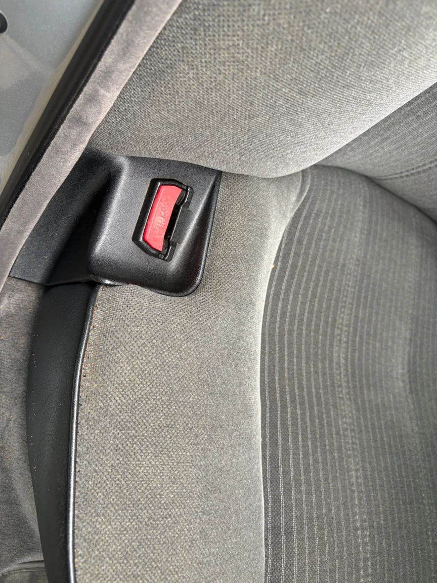 Interior image of 1988 BMW 730iA (63)
