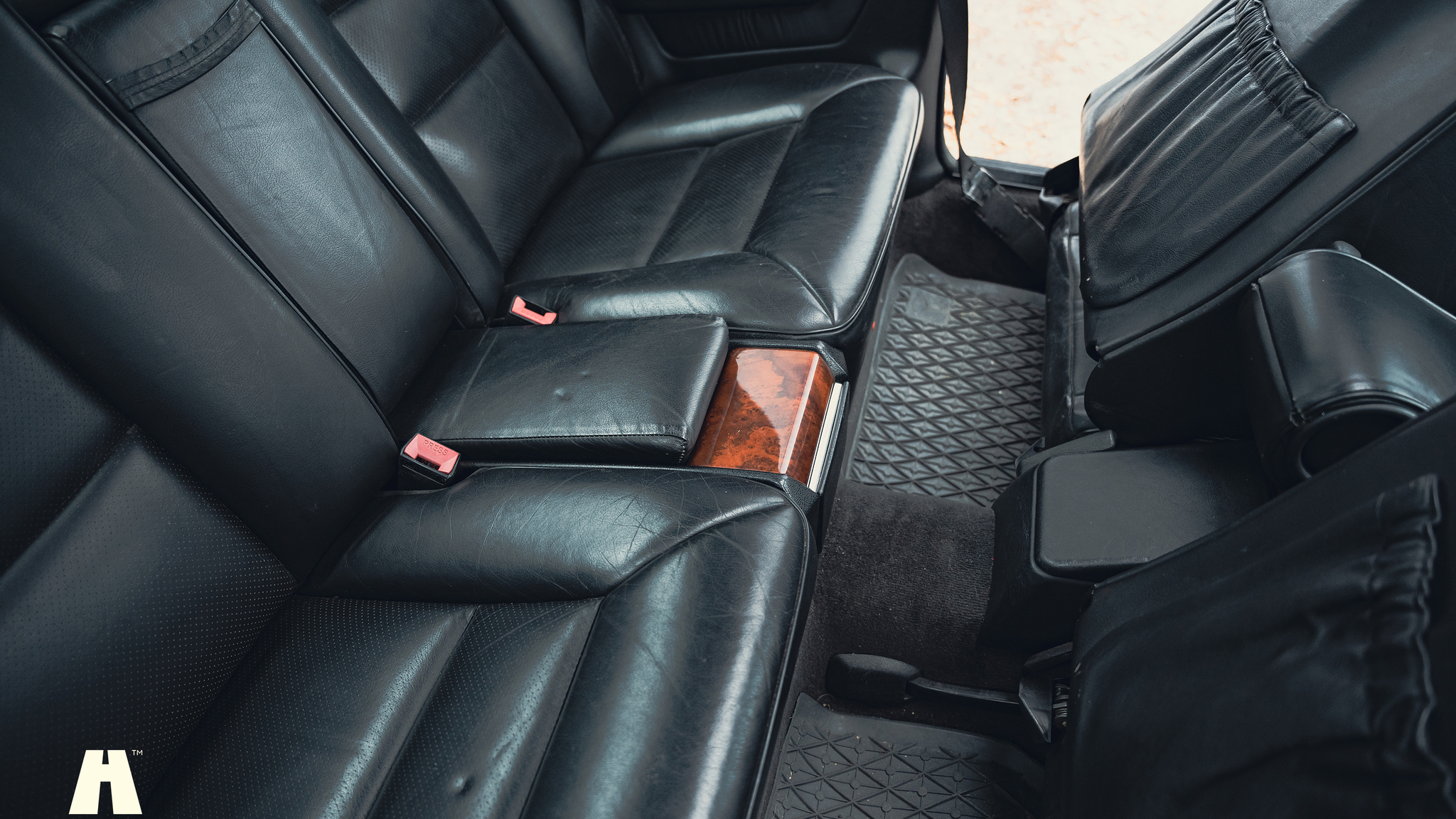 Interiörbild 1990 Mercedes 300 CE-24