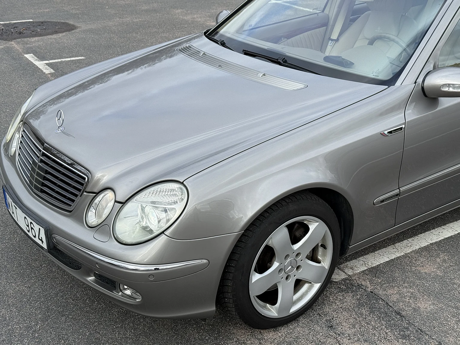 Exterior image of 2004 Mercedes-Benz E 500 7G-Tronic (36)