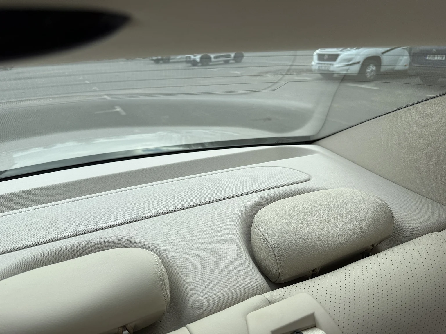 Innenraumfoto von 2004 Mercedes-Benz E 500 7G-Tronic (53)