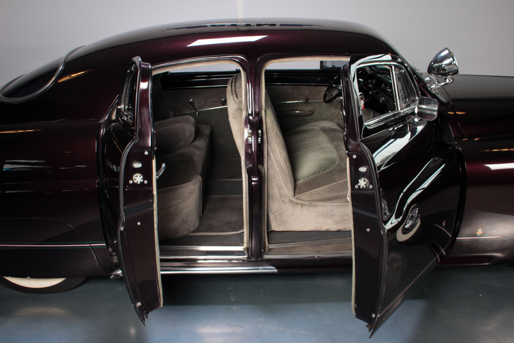 Interior image of 1951 Lincoln Cosmopolitan 
