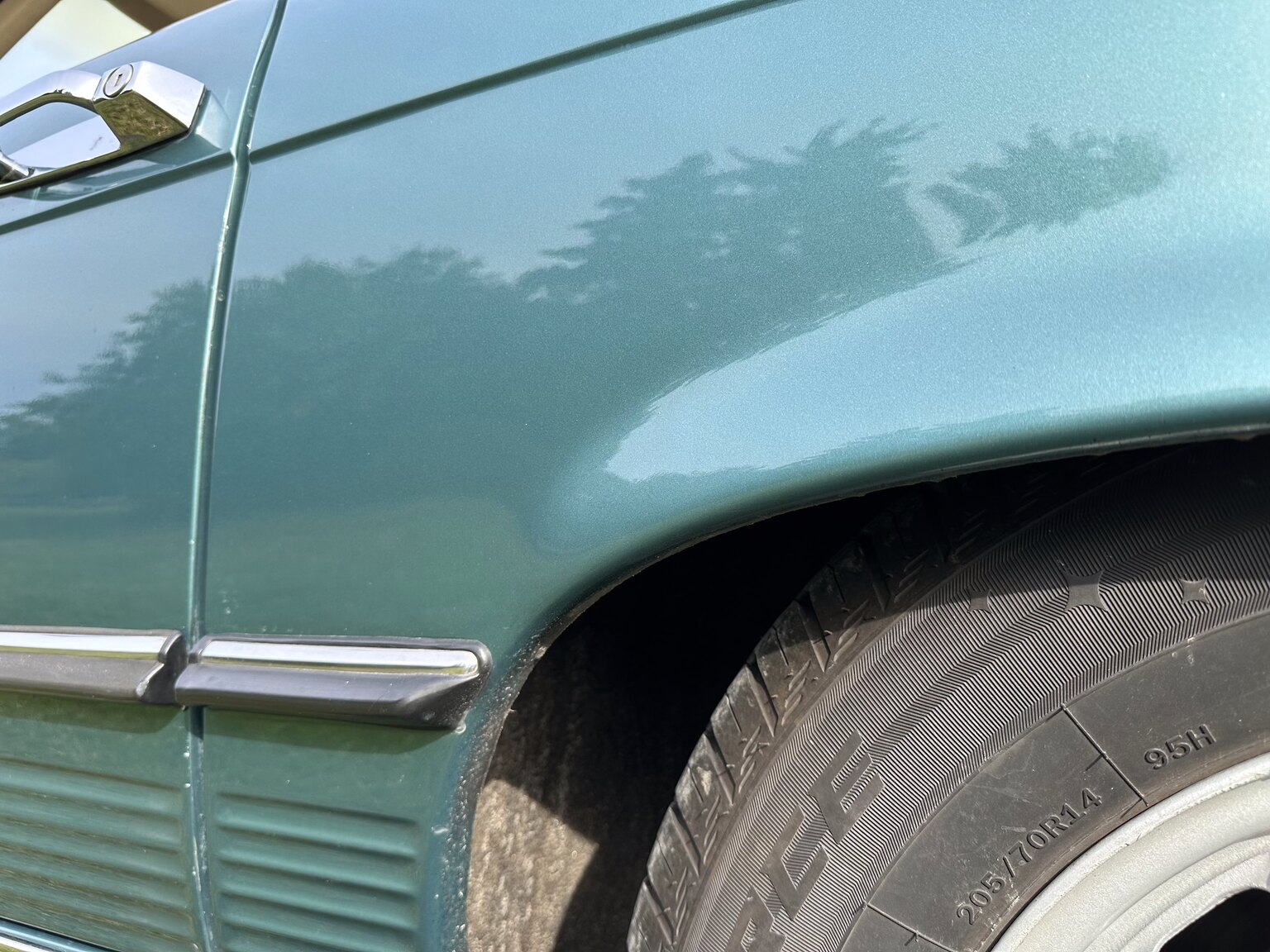 Exteriörbild på 1985 Mercedes-Benz 380 SL
