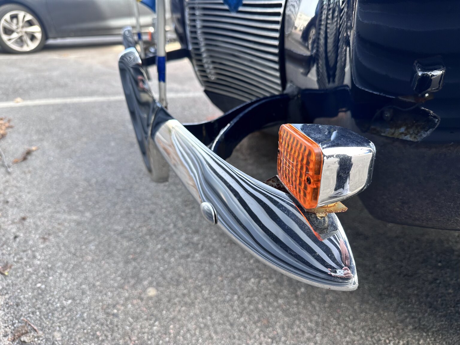 Exterior image of 1938 Lincoln Zephyr Sedan V12