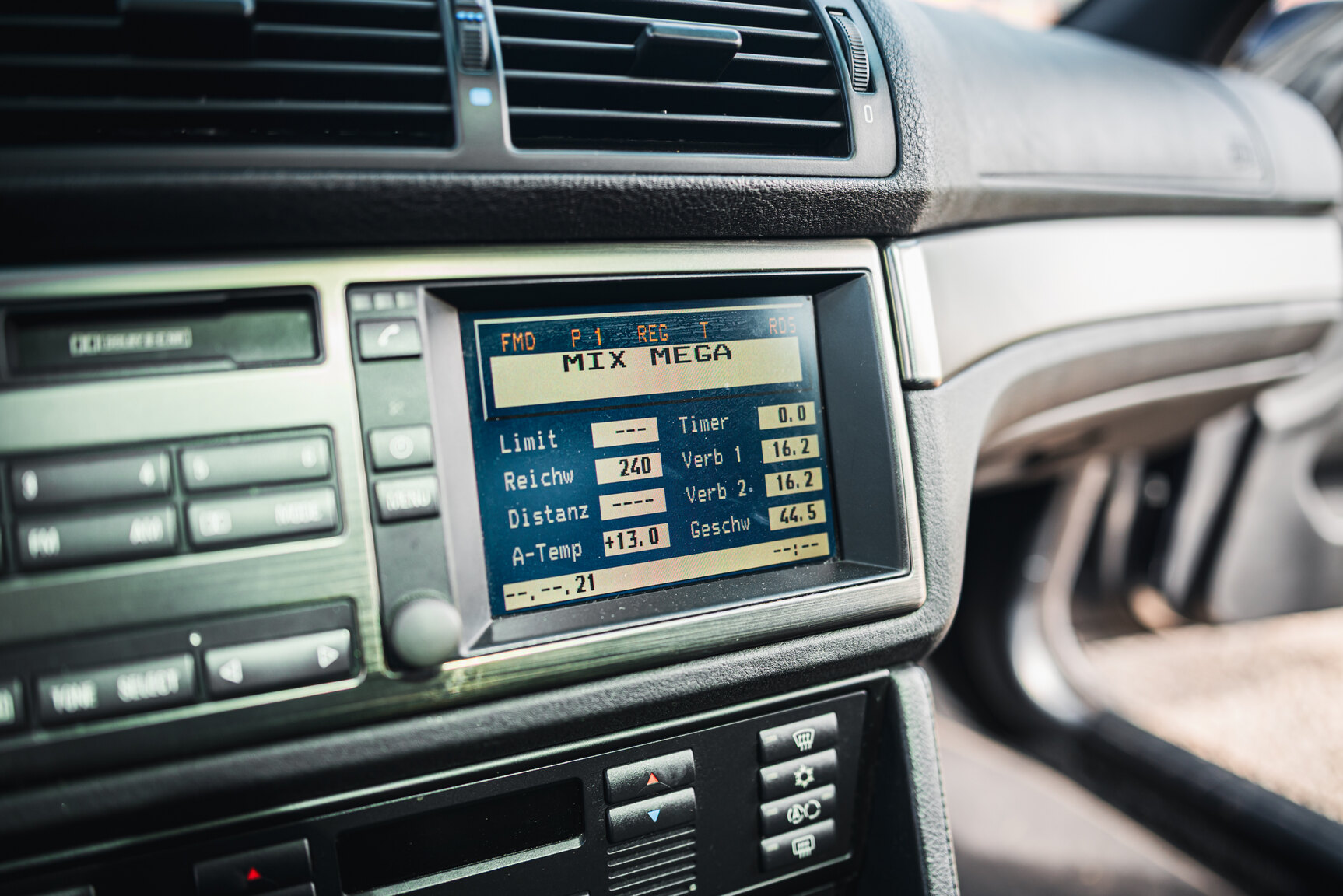 Interior image of 2000 BMW M5 E39